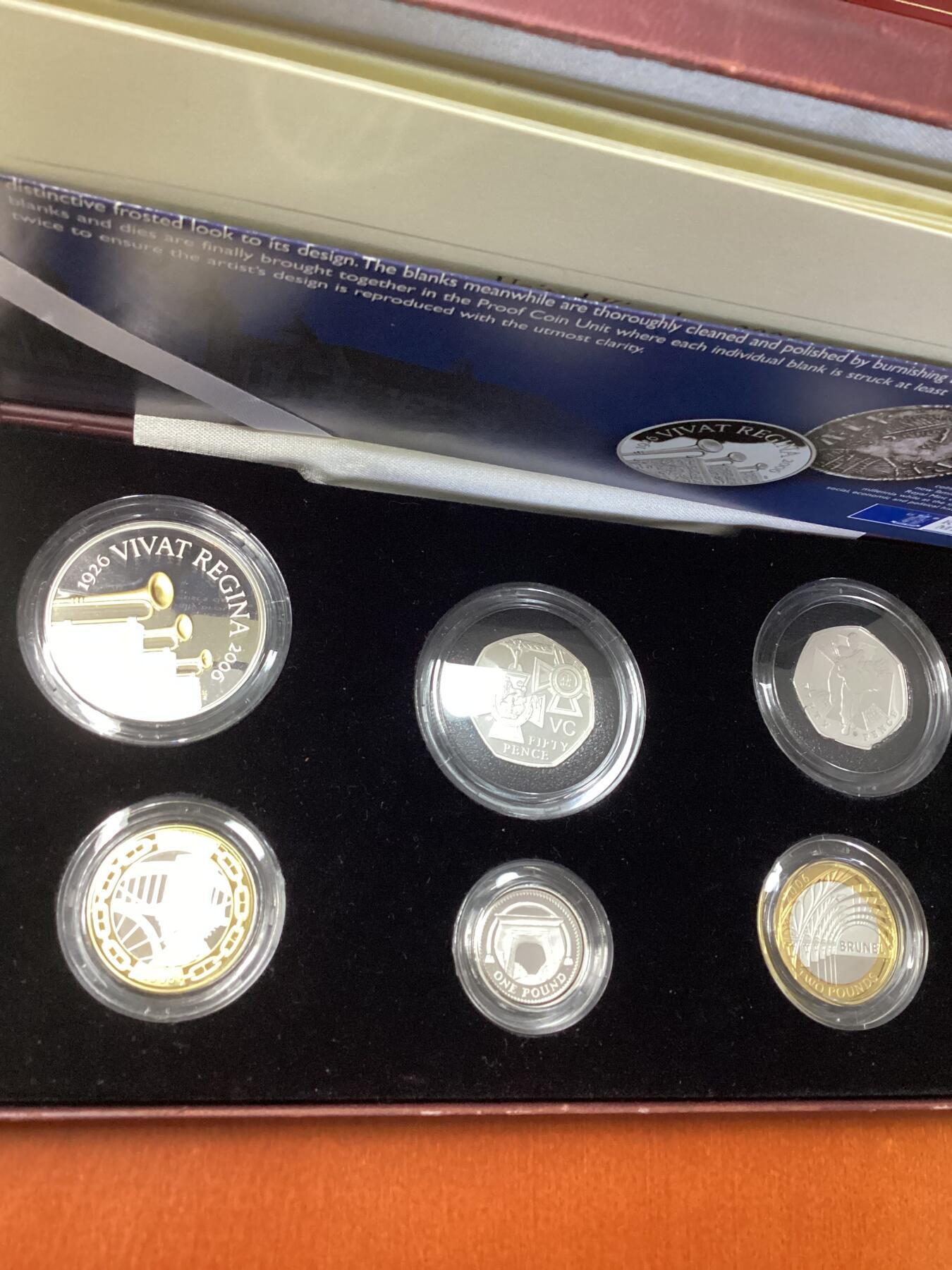 长老汇蛇年精选第十九场拍卖 2006英国精制加厚银币套装6枚，面值从50便士到5英镑，盒证全，3000套，今年5枚套加厚银币发行价已经7000元