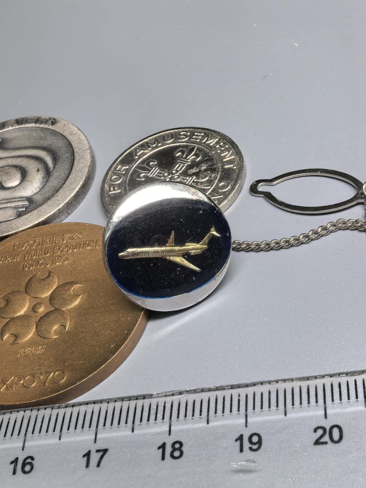 小驴勋章奖章收藏7月12日星期六晚18点拍卖（有偿代拍送拍规则在简介最后，参拍须阅读规则后再参拍，关系到运费包装发货时效真假辨别等关键信息） 日本纪念徽章一组
