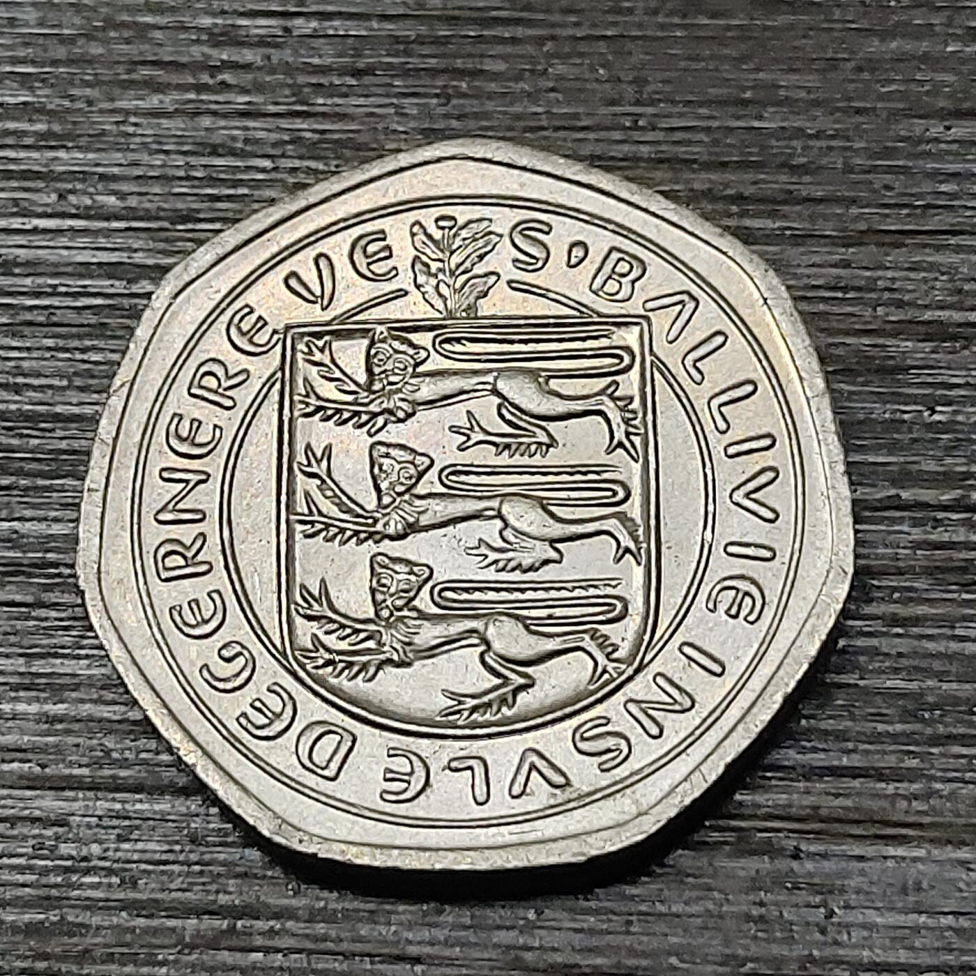 【铜匠收藏】★第125场★散币场，无佣金，30包邮。不满30元，支付5元运费。《接受代拍 代送NGC评级》 根西岛 1983年 20便士 