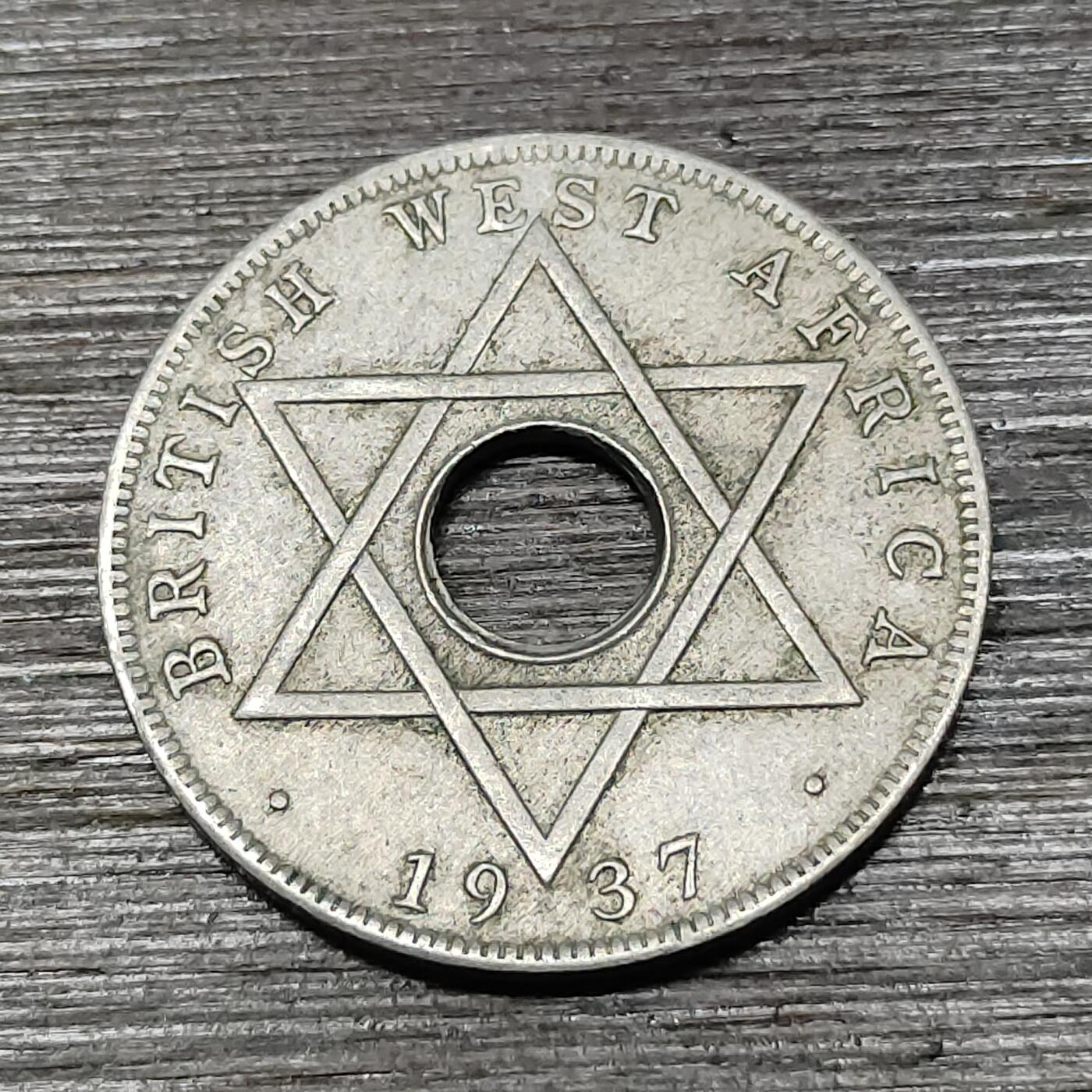 【铜匠收藏】★第125场★散币场，无佣金，30包邮。不满30元，支付5元运费。《接受代拍 代送NGC评级》 英属西非 1937年 爱德华八世 1/2便士 镍币