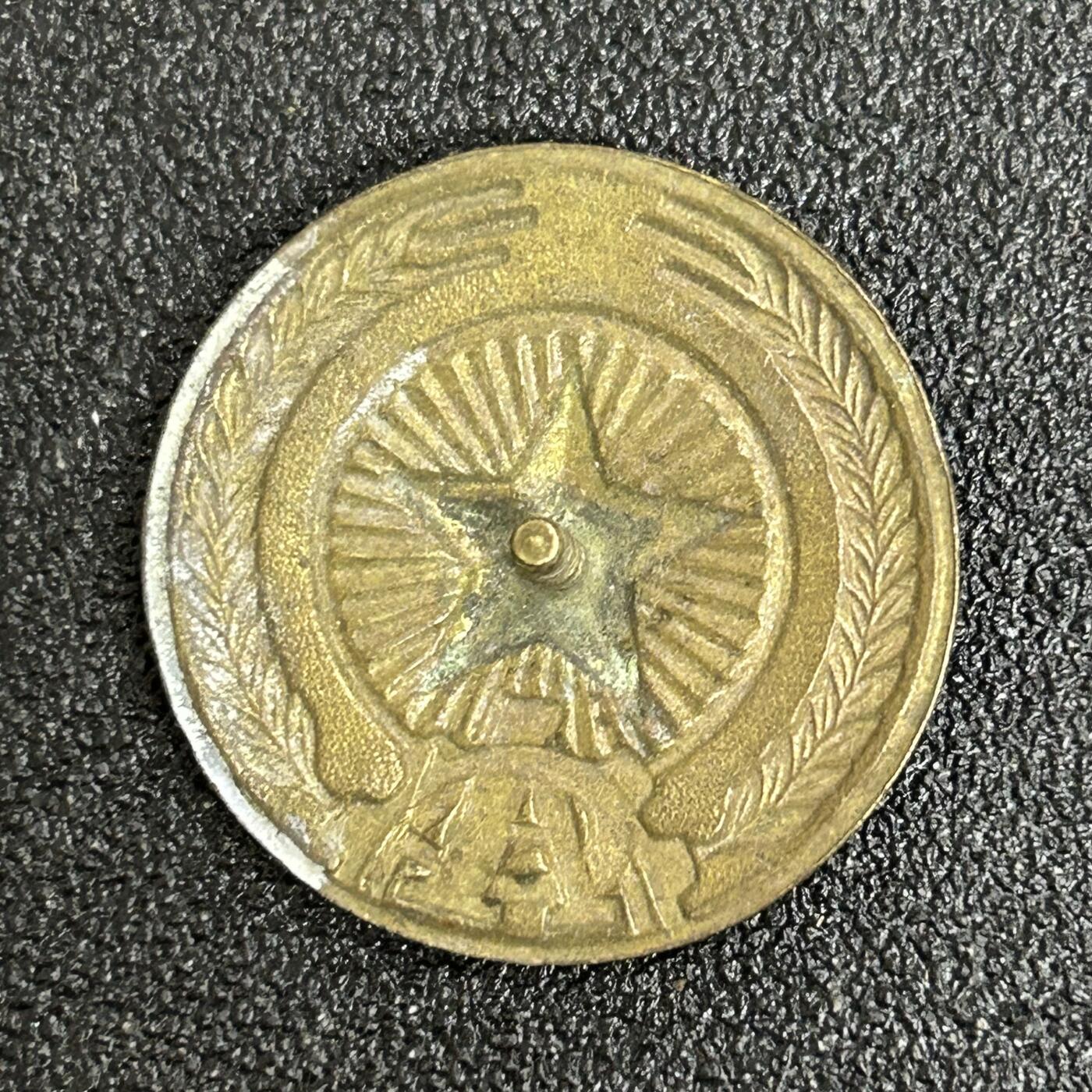 西秦中古拍卖第五十期 越南早期公安军帽徽 铜制