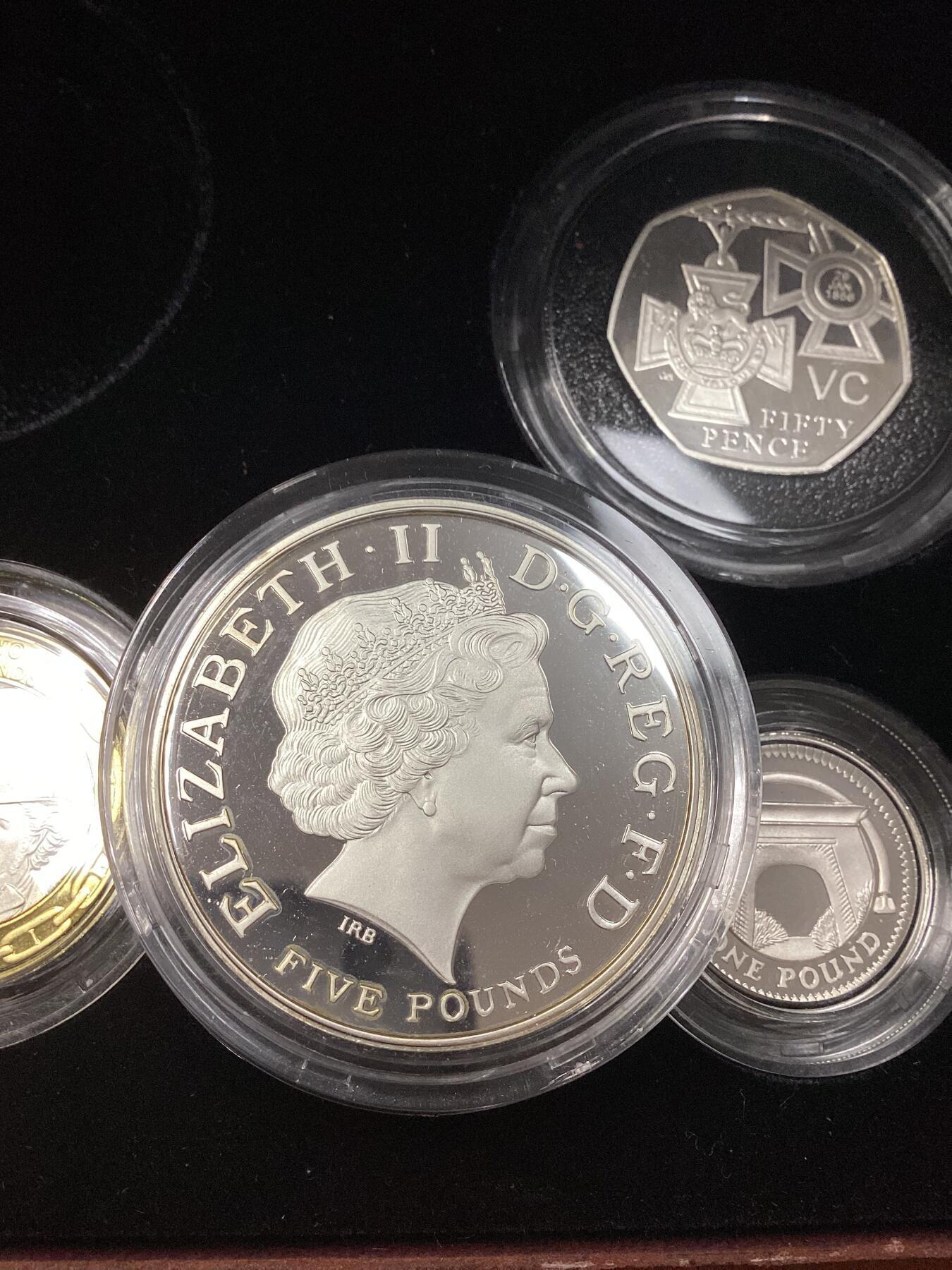 长老汇蛇年精选第十九场拍卖 2006英国精制加厚银币套装6枚，面值从50便士到5英镑，盒证全，3000套，今年5枚套加厚银币发行价已经7000元