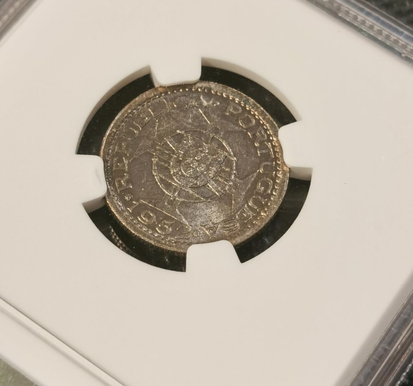  甄臻铺-世界币章拍卖（第24期），送拍享返佣金等优惠多多 NGC-MS65 1952年澳门50A，高分卷拆