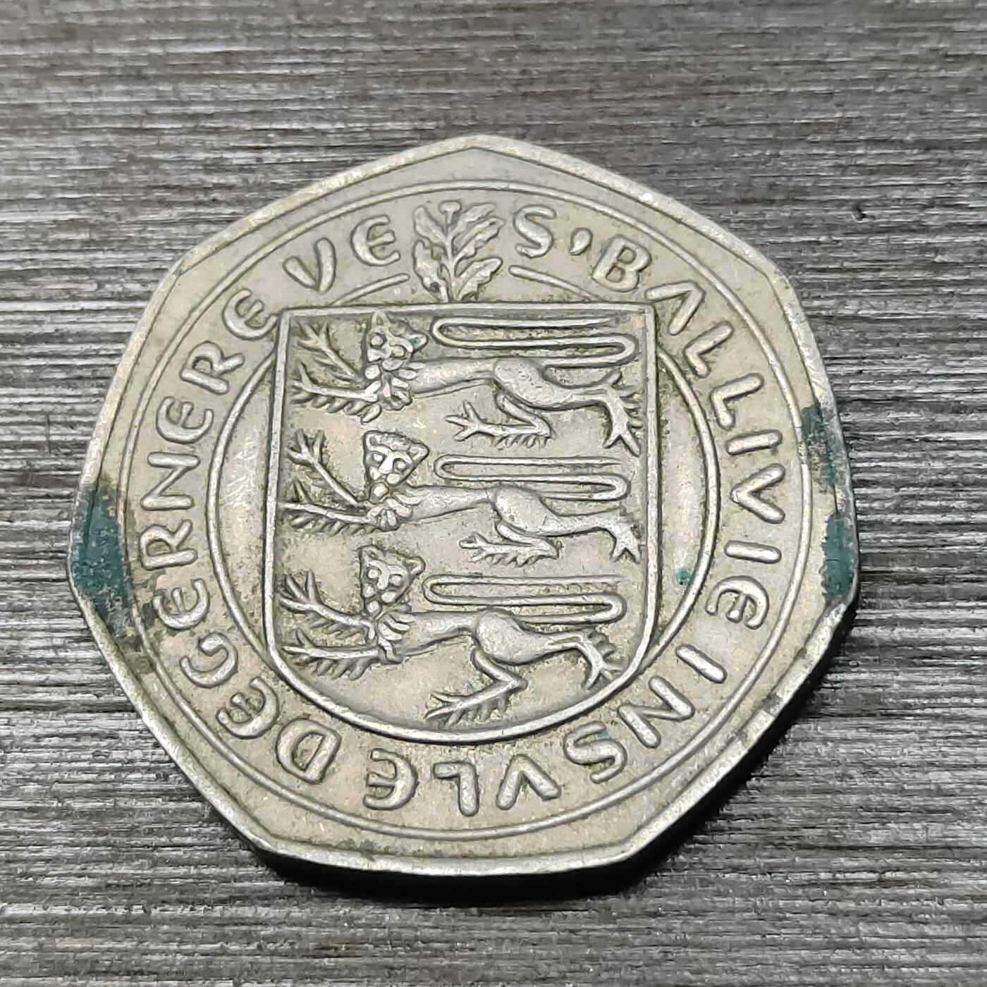 【铜匠收藏】★第125场★散币场，无佣金，30包邮。不满30元，支付5元运费。《接受代拍 代送NGC评级》 英属根西 多边形 50便士1969年 