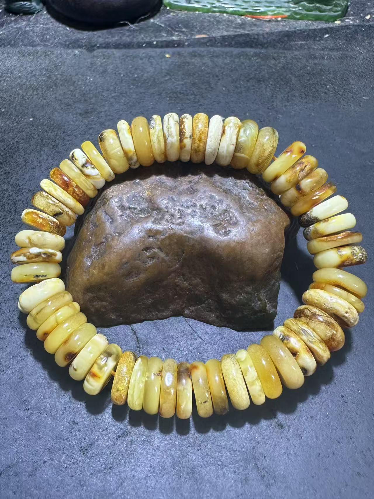 天然乌料蜜蜡隔片手串1条！，