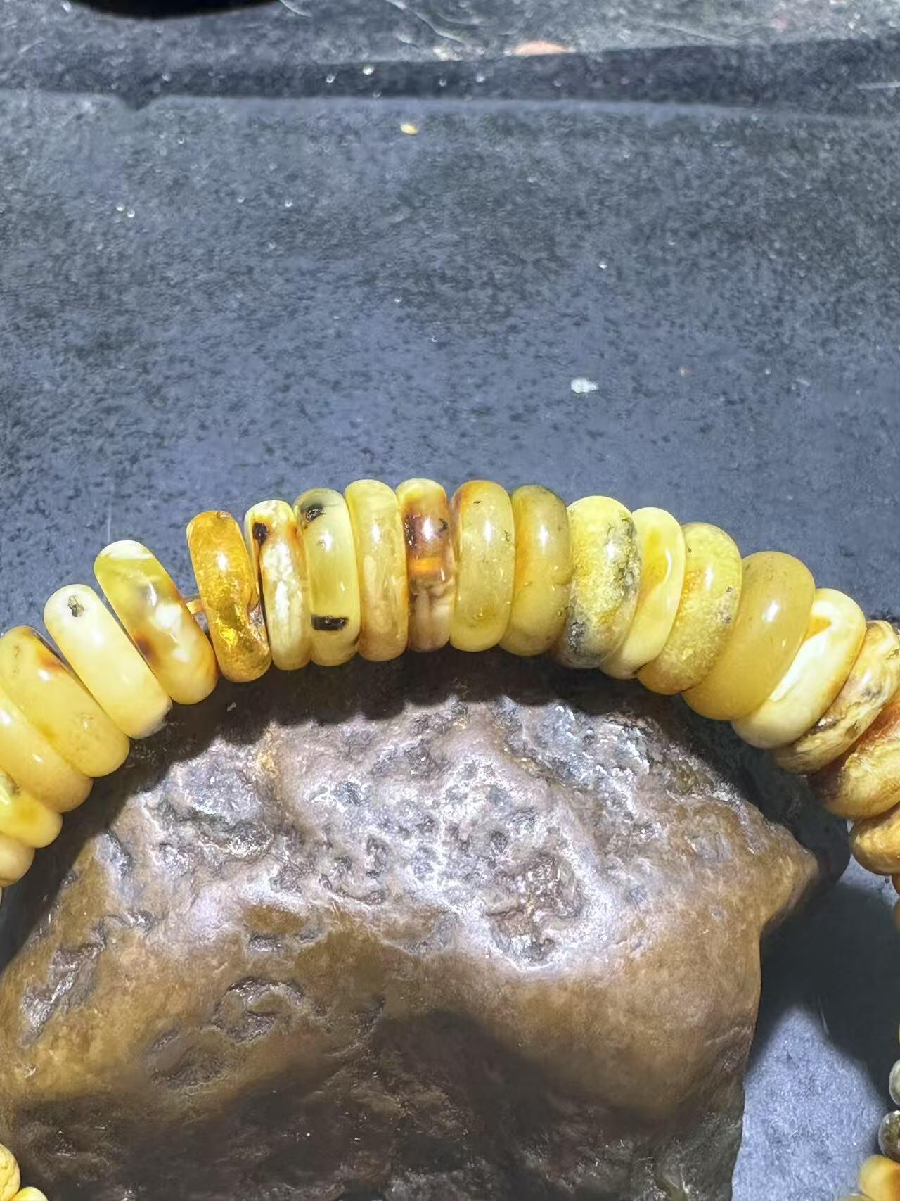天然乌料蜜蜡隔片手串1条！，