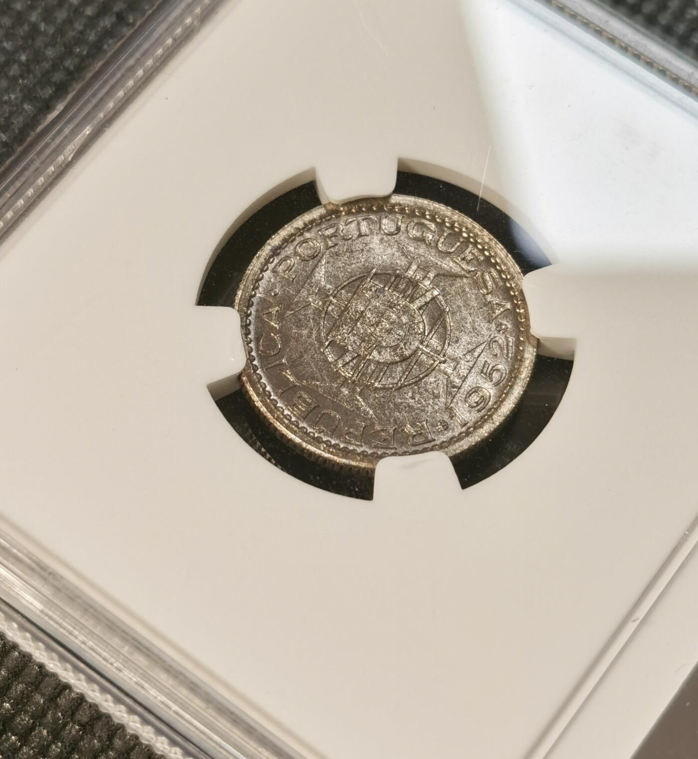  甄臻铺-世界币章拍卖（第24期），送拍享返佣金等优惠多多 NGC-MS65 1952年澳门50A，高分卷拆