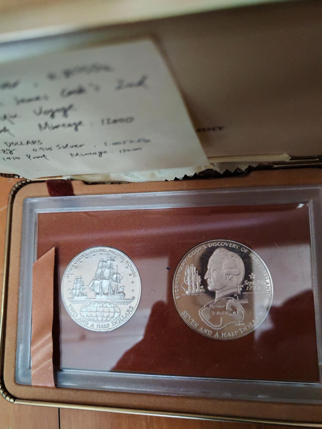 长老汇蛇年精选第十九场拍卖 1974库克群岛库克船长两枚精制银币，原盒，少见