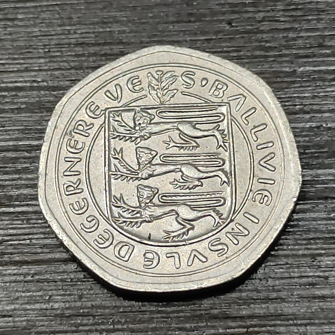 【铜匠收藏】★第125场★散币场，无佣金，30包邮。不满30元，支付5元运费。《接受代拍 代送NGC评级》 根西岛 1982年 20便士