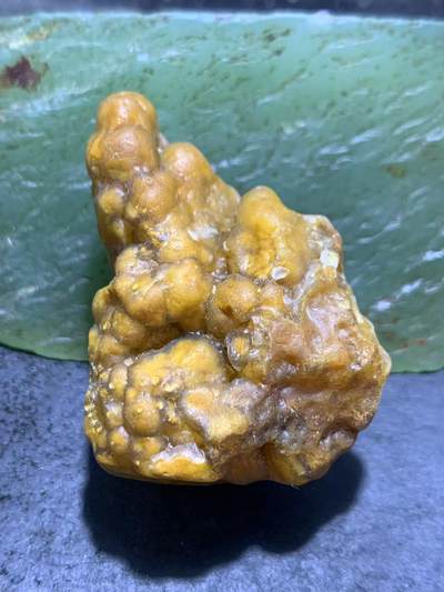 精美罕见粉白俏色战国红玛瑙冰飘把件一个， - 精美罕见粉白俏色战国红玛瑙冰飘把件一个，
