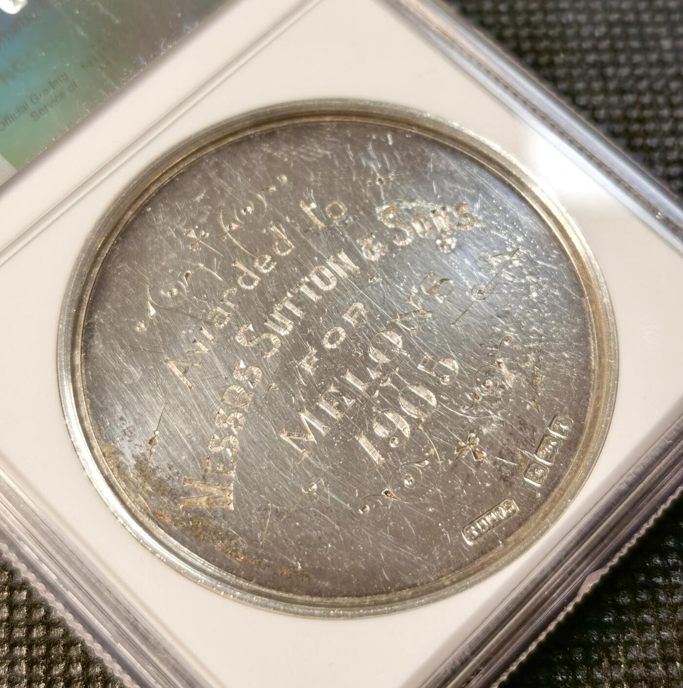  甄臻铺-世界币章拍卖（第24期），送拍享返佣金等优惠多多 NGC-UNCD 英国1905年汉利公园园艺节获奖银章，直径45毫米，重37.3克。