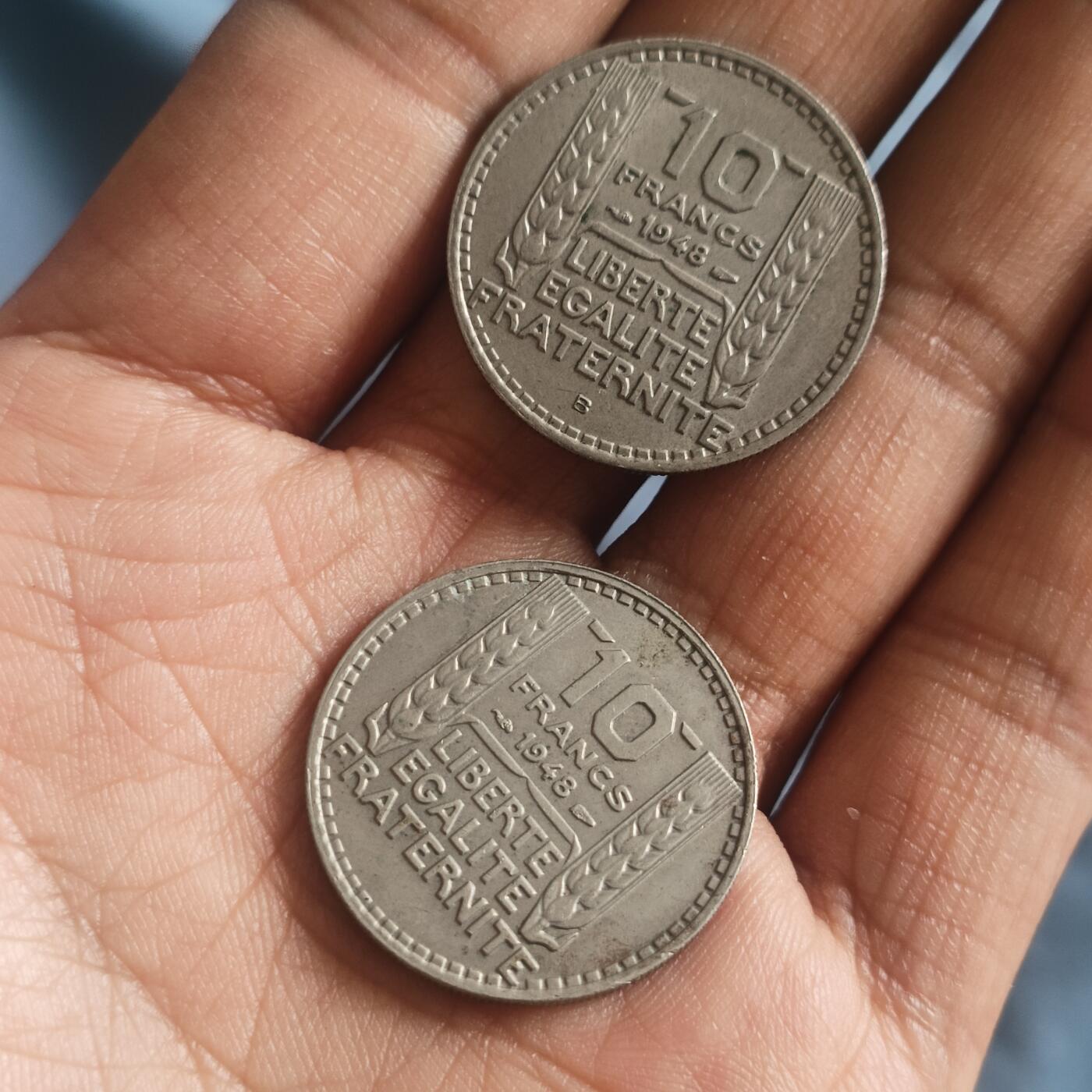 泡泡币外币第五十七场可代拍15038385335微信 法国48年B字无B字一对