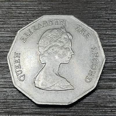 【铜匠收藏】★第125场★散币场，无佣金，30包邮。不满30元，支付5元运费。《接受代拍 代送NGC评级》 - 1998年 英属东加勒比海 1元 多边形硬币 女王一帆风顺