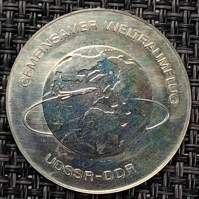 布加迪🐬～世界钱币(上海)🌾第 227 期 /  各国套币和散币 - 东德1978年10马克苏联东德联合轨道飞行纪念镍币31mm 彩色包浆完美