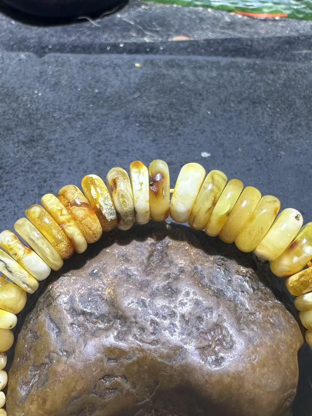 天然乌料蜜蜡隔片手串1条！，