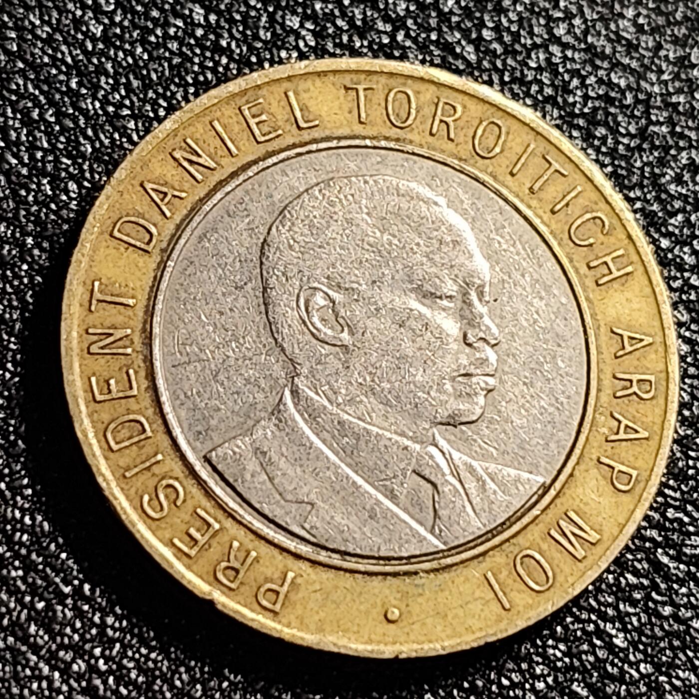泉币菌-第47场-各国散币场 肯尼亚10先令双色币 国父乔莫·肯雅塔 23mm