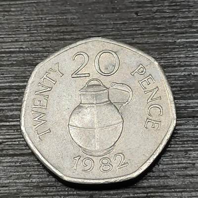 【铜匠收藏】★第125场★散币场，无佣金，30包邮。不满30元，支付5元运费。《接受代拍 代送NGC评级》 - 根西岛 1982年 20便士