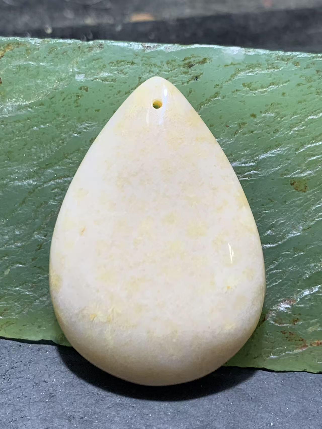 放福利！仅此一个，天然高玉化冰透小花珊瑚玉吊坠一个，