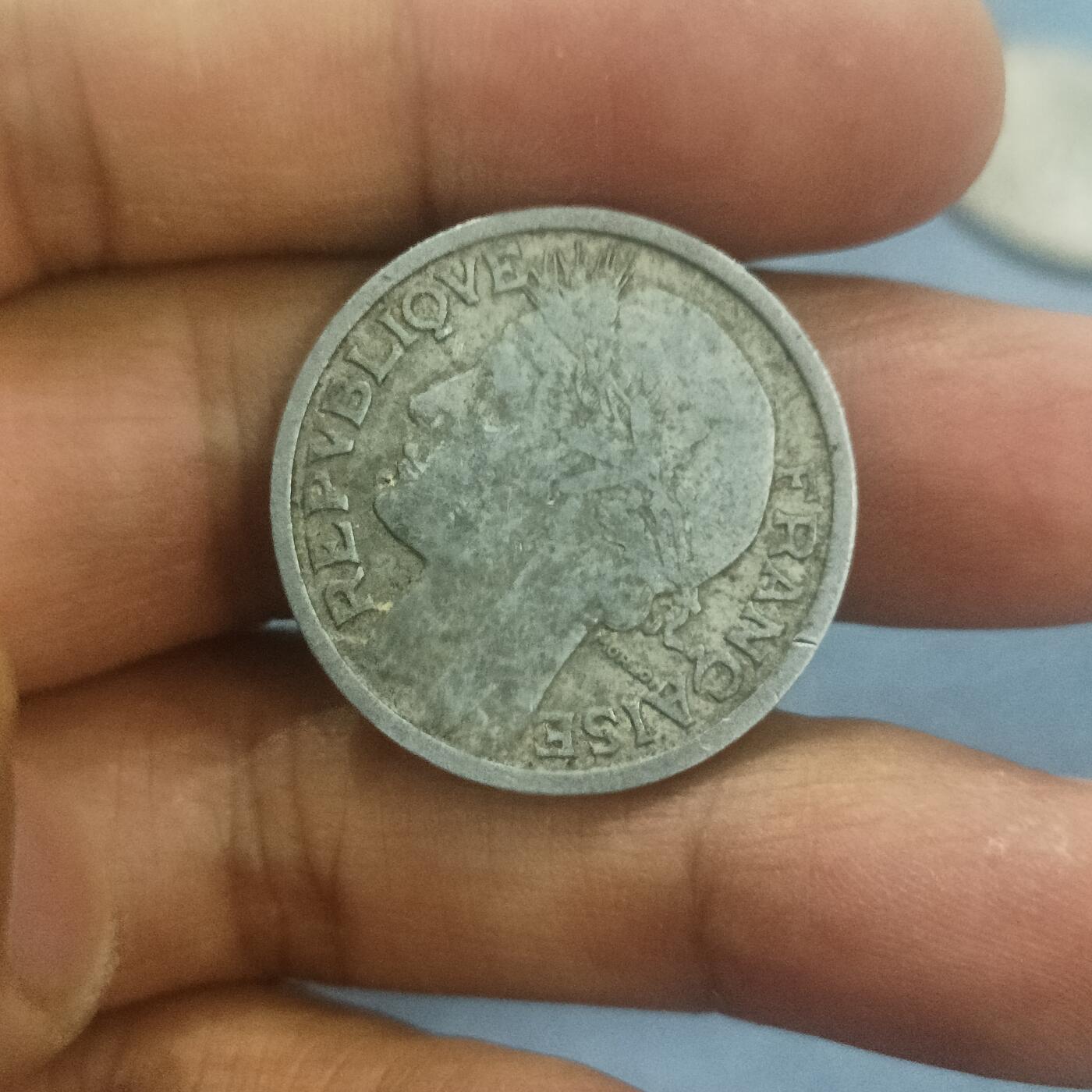 泡泡币外币第五十八场可代拍15038385335微信 法国1946年2F