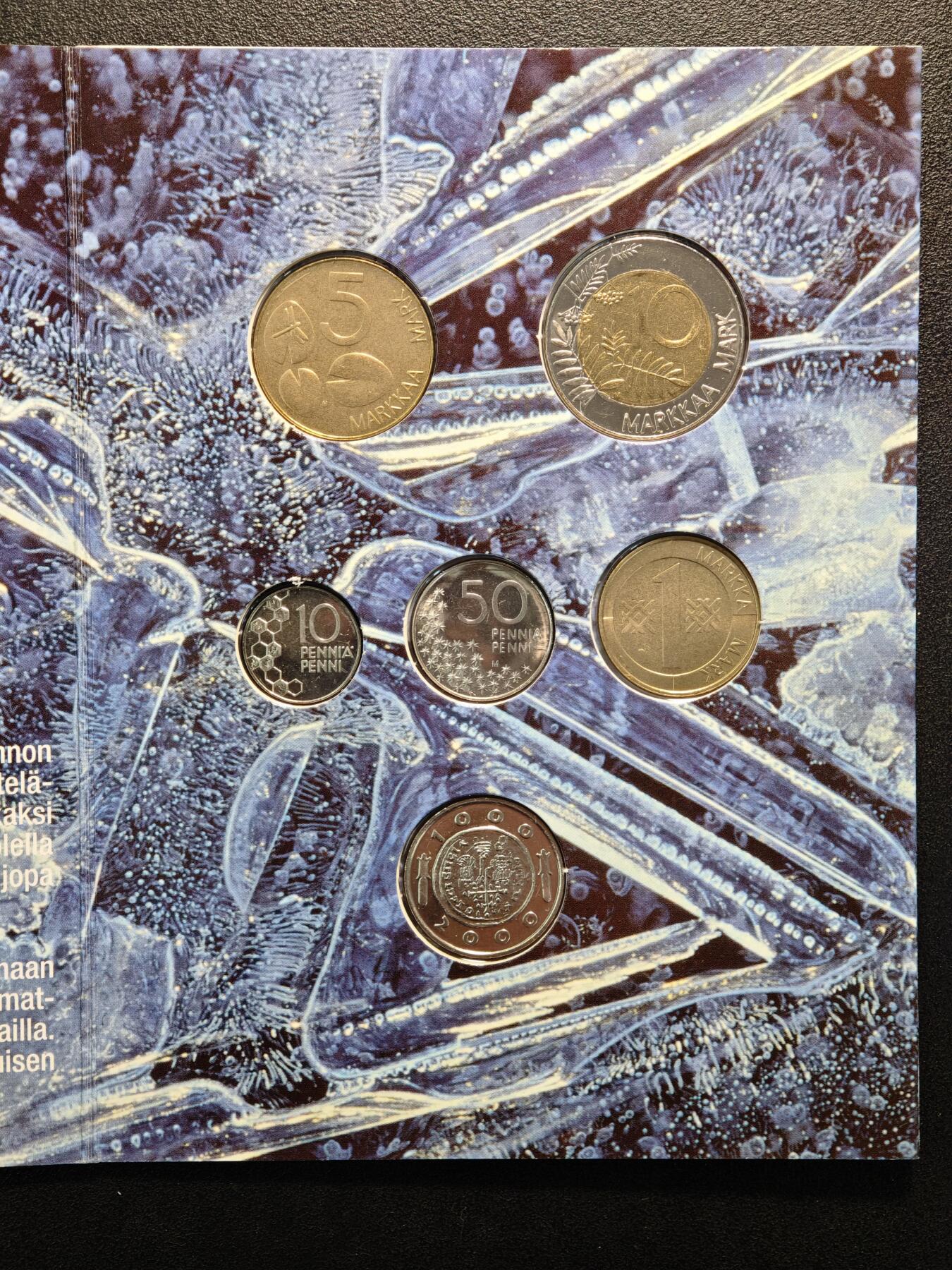 【德藏】世界币章拍卖第137期（拍品征集中~欢迎藏友联系） 1985年 英国原厂卡册封装普制MS铜镍7枚套币含1英镑纪念币 及 2000年 芬兰6枚装全新原装套币 和 2000年 冰岛卡册装帧套币