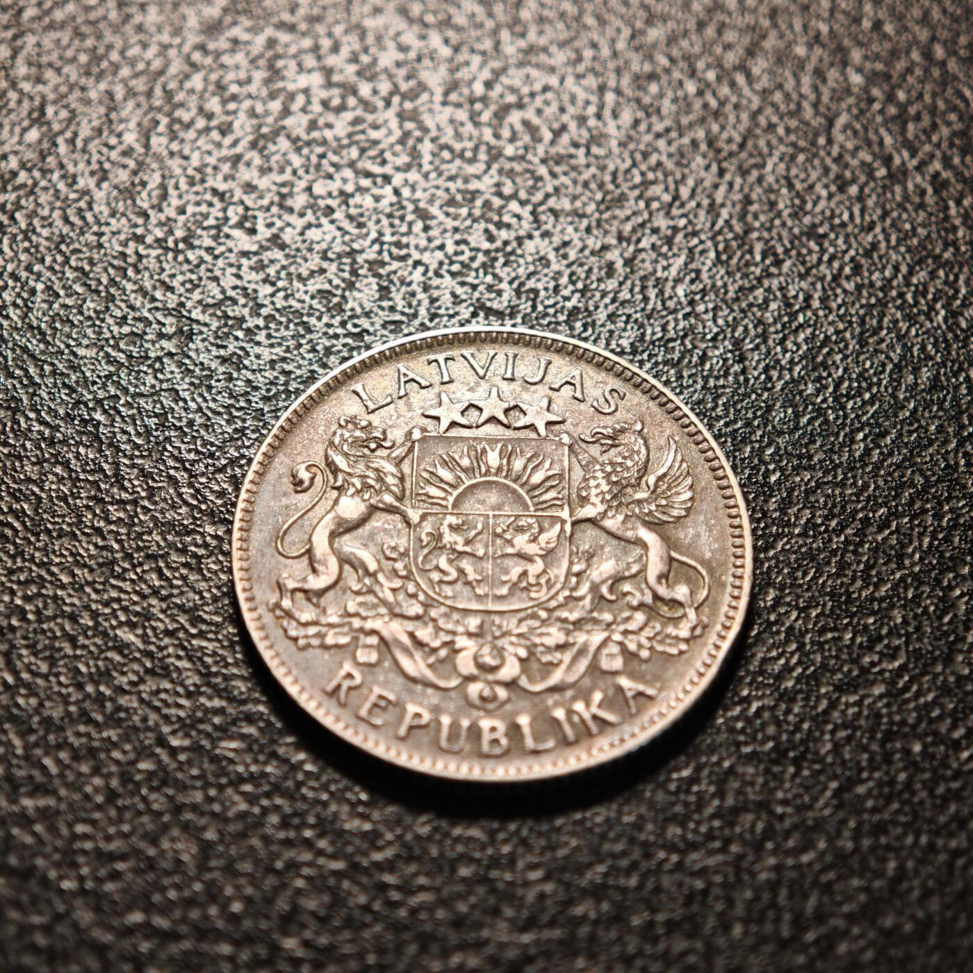 【德藏】世界币章拍卖第137期（拍品征集中~欢迎藏友联系） 1924年 拉脱维亚1拉特银币 及 1925年 拉脱维亚2拉特银币 直径约：22.7mm/1L，27mm/2L，；重约：5g/1L，10g/2L