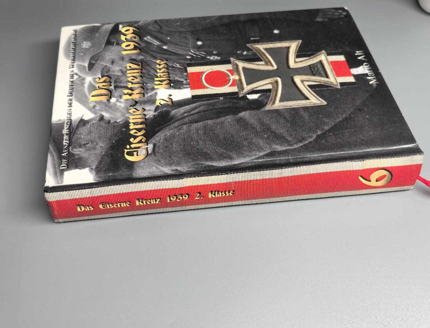 小驴勋章奖章收藏7月12日星期六晚18点拍卖（有偿代拍送拍规则在简介最后，参拍须阅读规则后再参拍，关系到运费包装发货时效真假辨别等关键信息） 专业书籍《德国二战二级铁十字勋章》