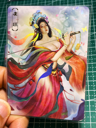 卡将卡牌  虞姬 低估的虞姬 背景里有霸王灵魂  一套三张  金彩工艺  63*88