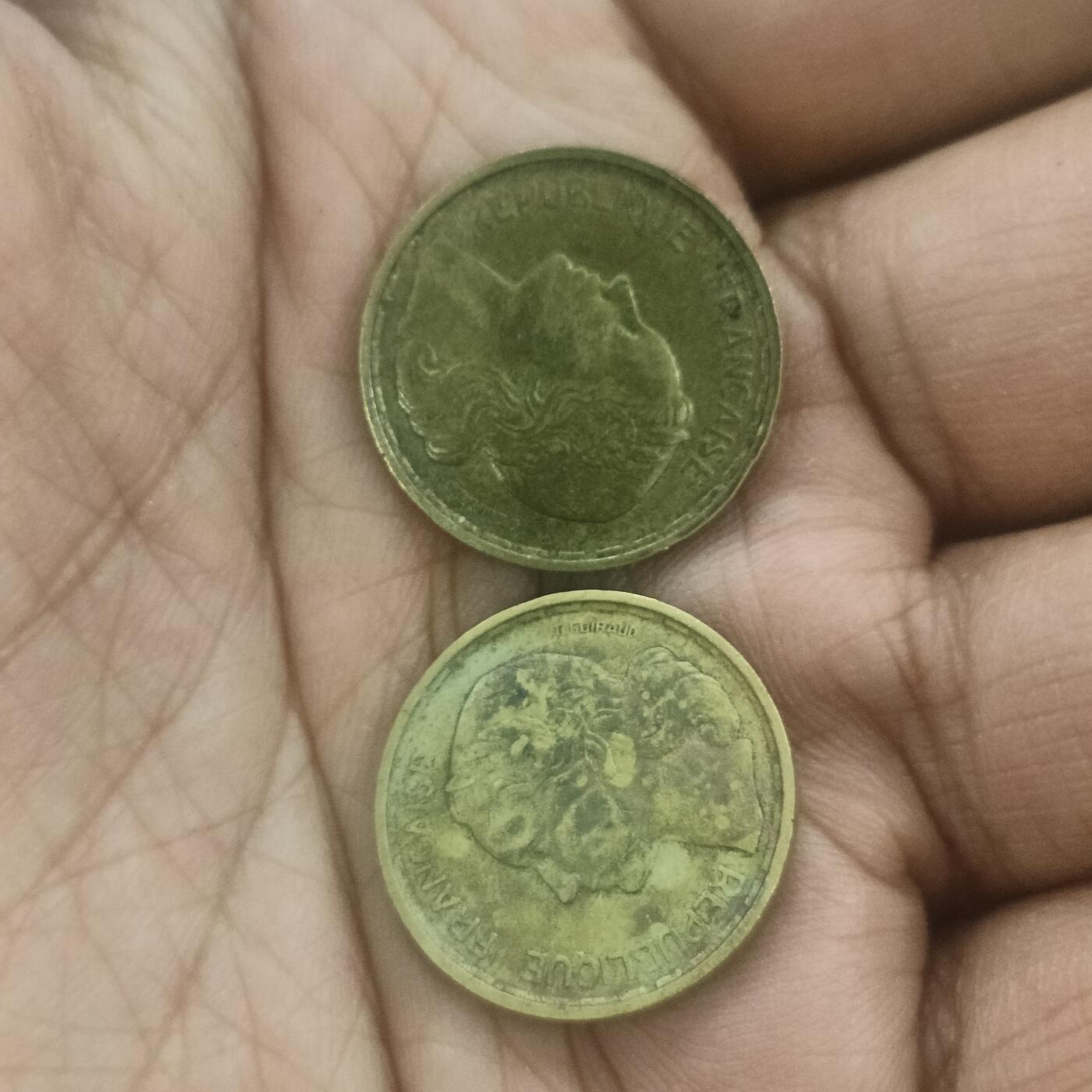 泡泡币外币第五十八场可代拍15038385335微信 法国51年B和无B一对