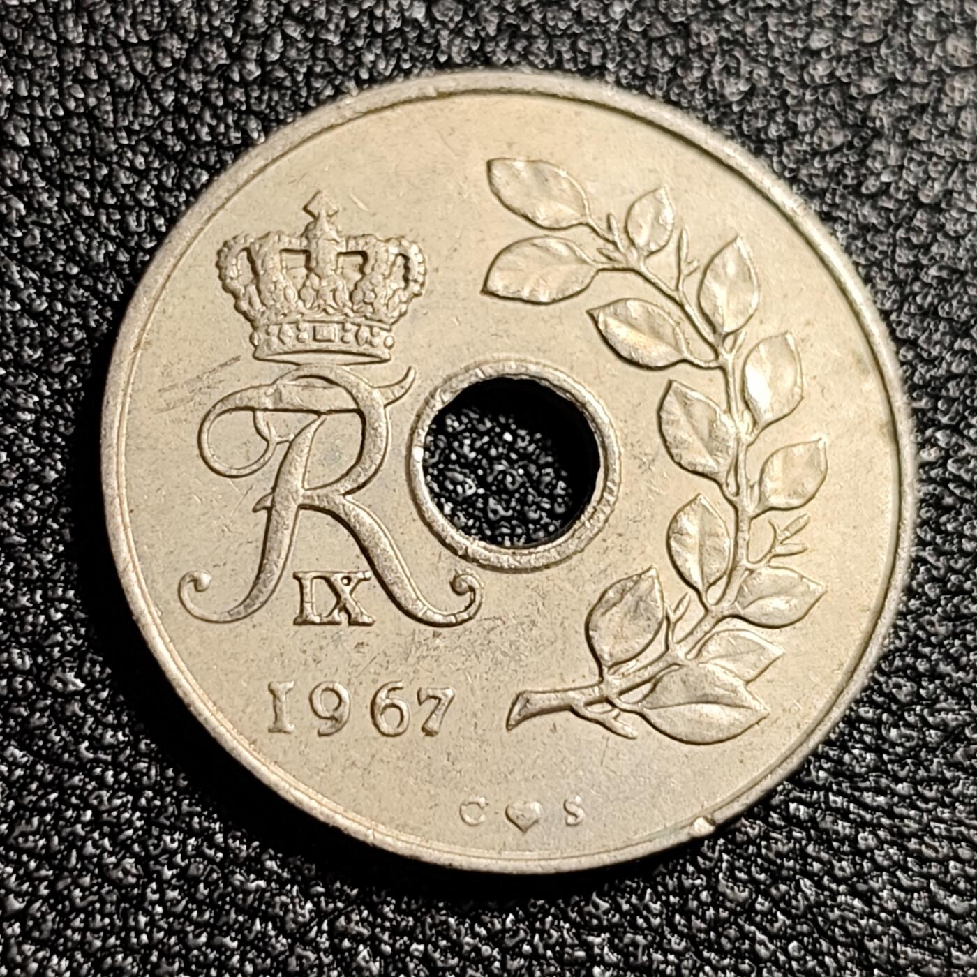 泉币菌-第48场-散币捡漏场 丹麦1967年25欧尔中孔镍币 玛格丽特二世花押 