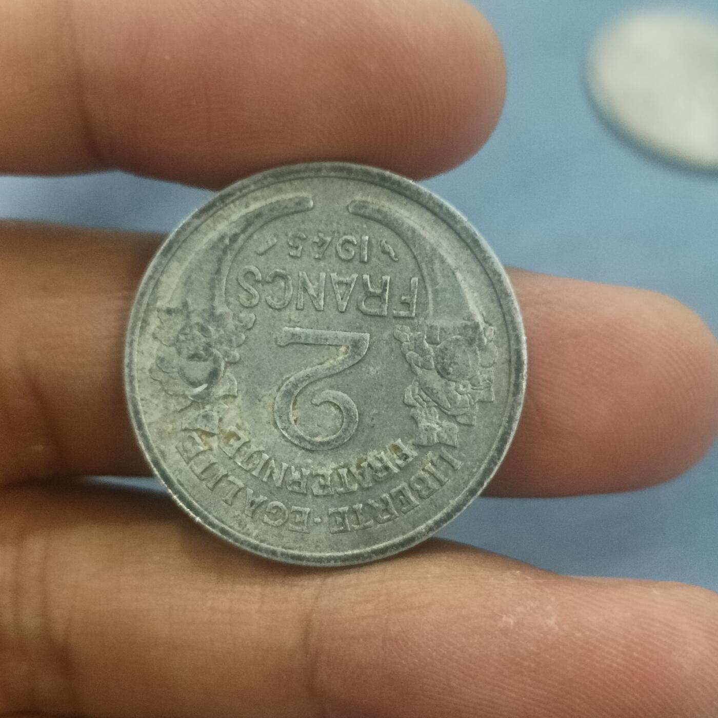 泡泡币外币第五十八场可代拍15038385335微信 法国1945年2F