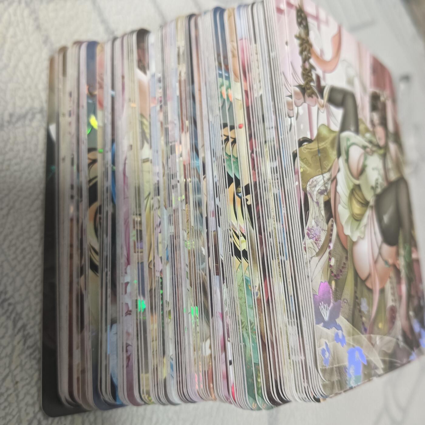 花开卡拍第30期（7月13号周日截拍，品控勿拍!!!拍品不寄存，运费5元，自制卡难免瑕疵，可能存在轻微撞角爆边等出厂瑕疵，品控介意勿拍！） 绘天阁本草纲目大全套彩闪99张，阳篇1~4弹36张+艺术版12张，阴篇1~4弹36张+艺术版12张，本草纲目特典卡3张