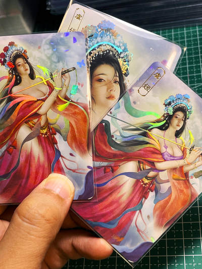 卡将卡牌  虞姬 低估的虞姬 背景里有霸王灵魂  一套三张  金彩工艺  63*88