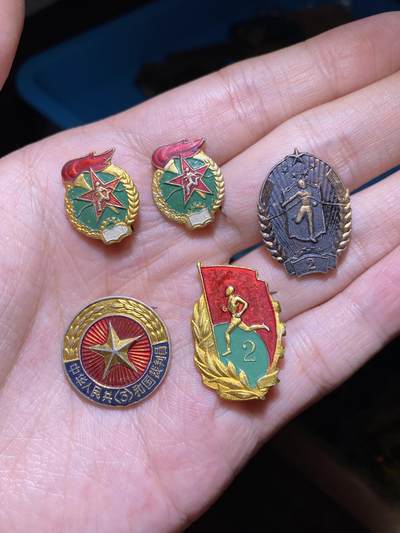徽章小拍专场 - 五六十年代小章一组三枚