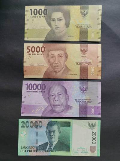 纸币专场2507012第四场 - 印度尼西亚1000一20000四张，全新品相UNC。