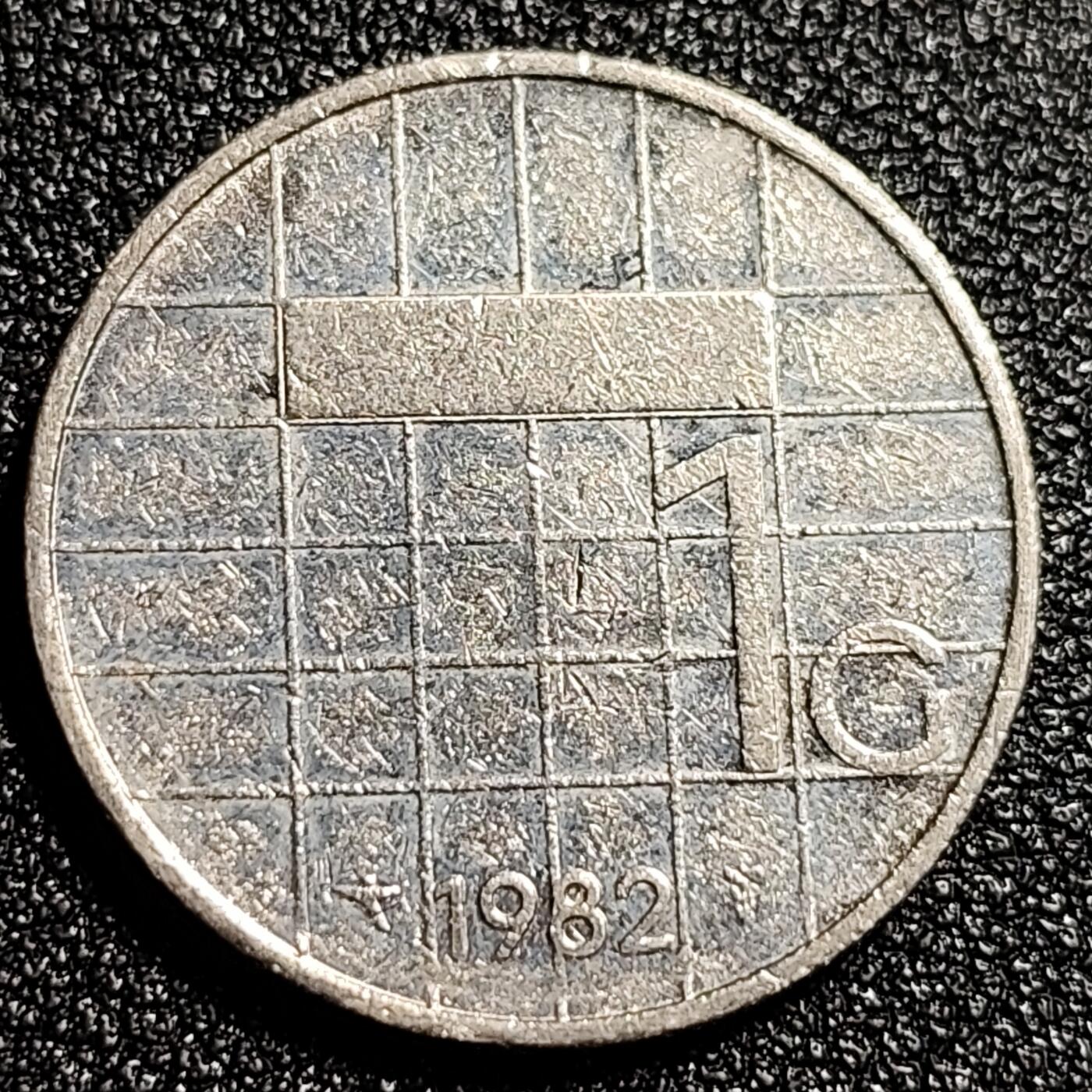 泉币菌-第49场-周末精品场 荷兰1982年1盾镍币 女王抽象设计版本 半脸头像版