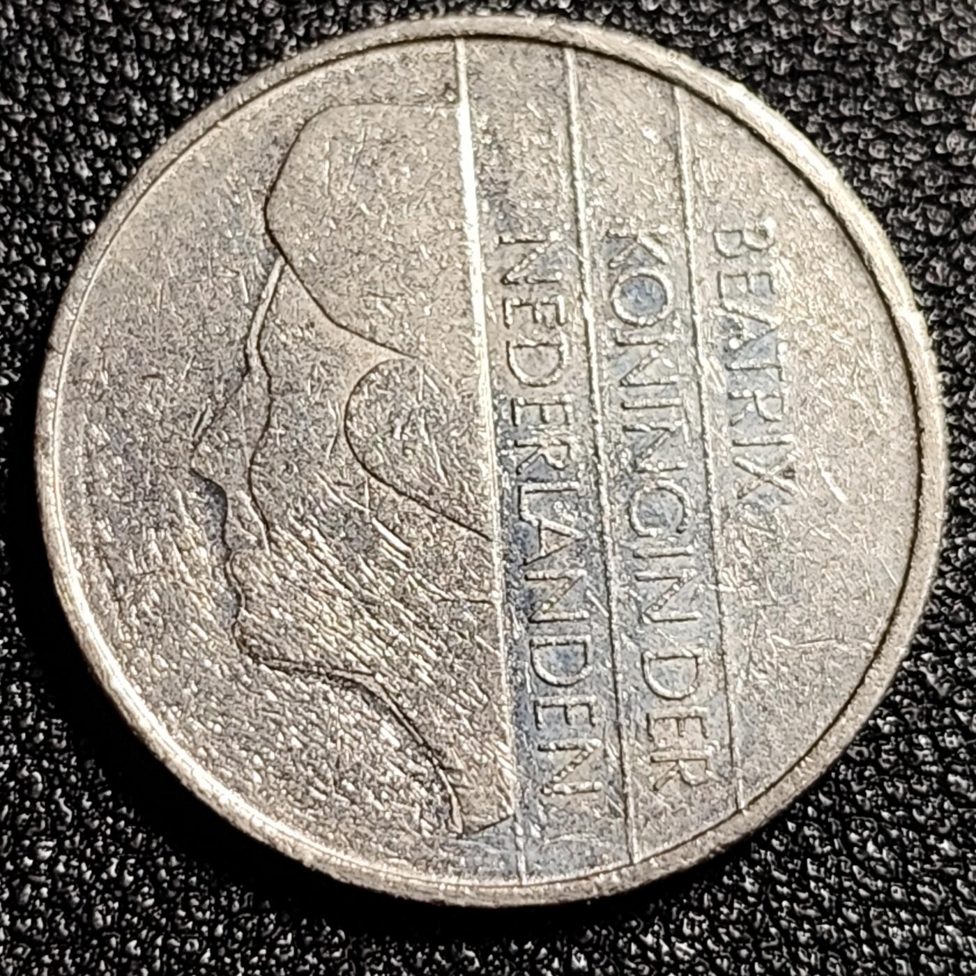 泉币菌-第49场-周末精品场 荷兰1982年1盾镍币 女王抽象设计版本 半脸头像版