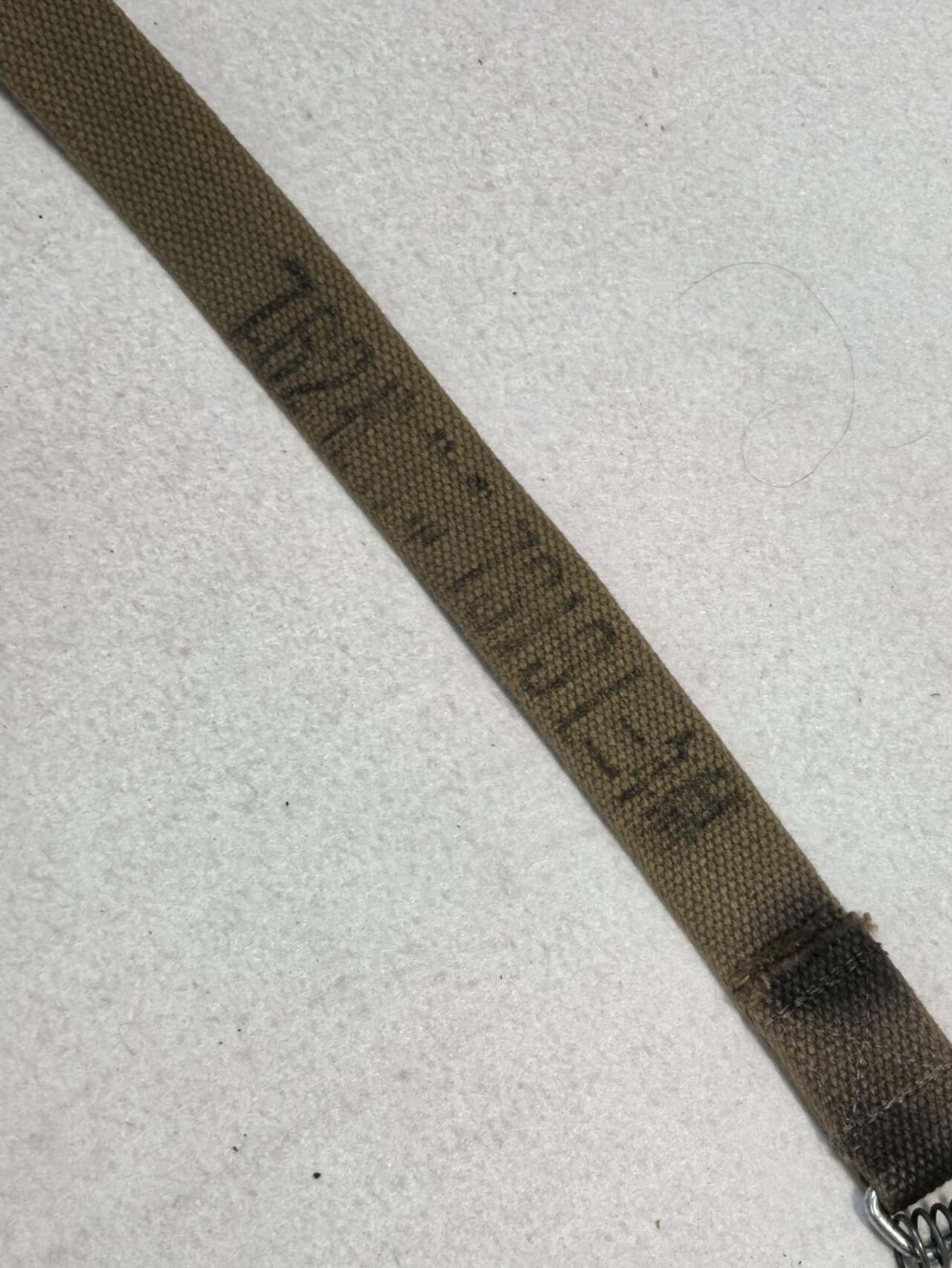 小驴勋章奖章收藏7月12日星期六晚18点拍卖（有偿代拍送拍规则在简介最后，参拍须阅读规则后再参拍，关系到运费包装发货时效真假辨别等关键信息） 五六半的背带