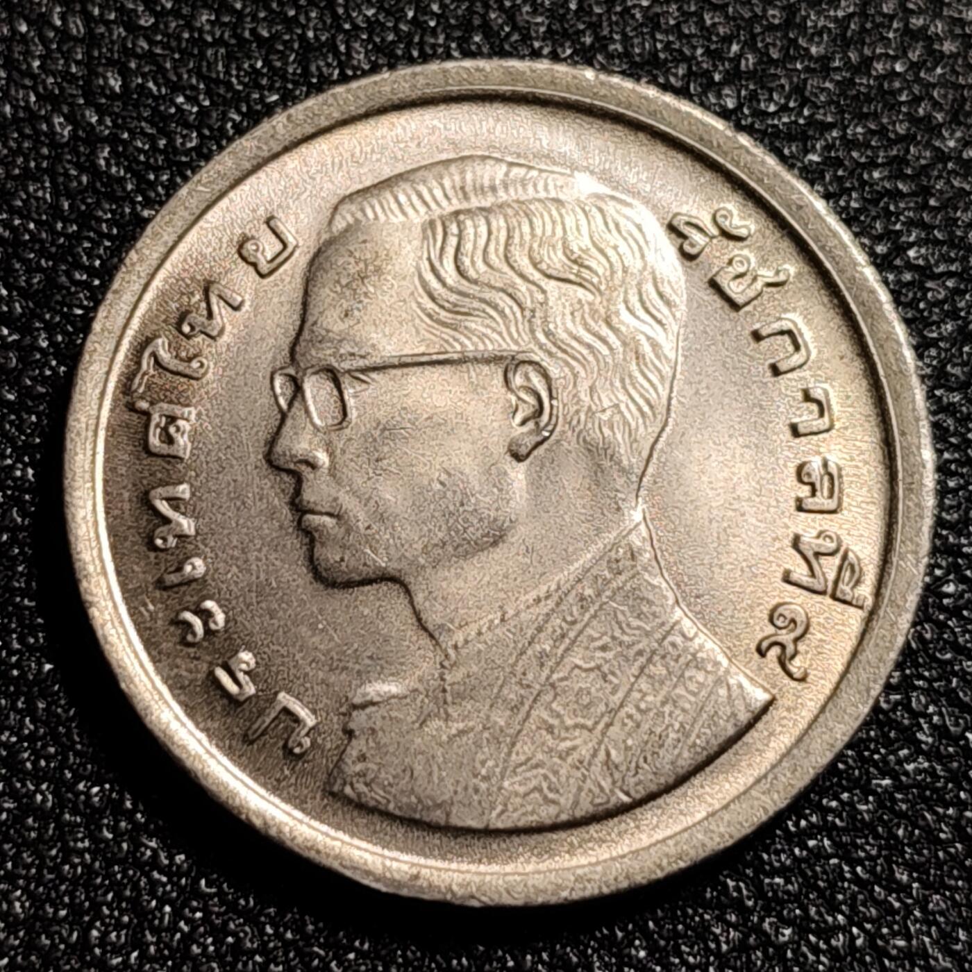 泉币菌-第49场-周末精品场 原光UNC 泰国70年代1铢铜镍币，王室龙舟纪念，拉玛九世，25mm