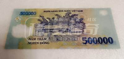 $宁静致远$ 2025年7月亚洲纸币拍卖 越南近全新5万、10万、50万、50万盾靓品塑胶钞4枚一组