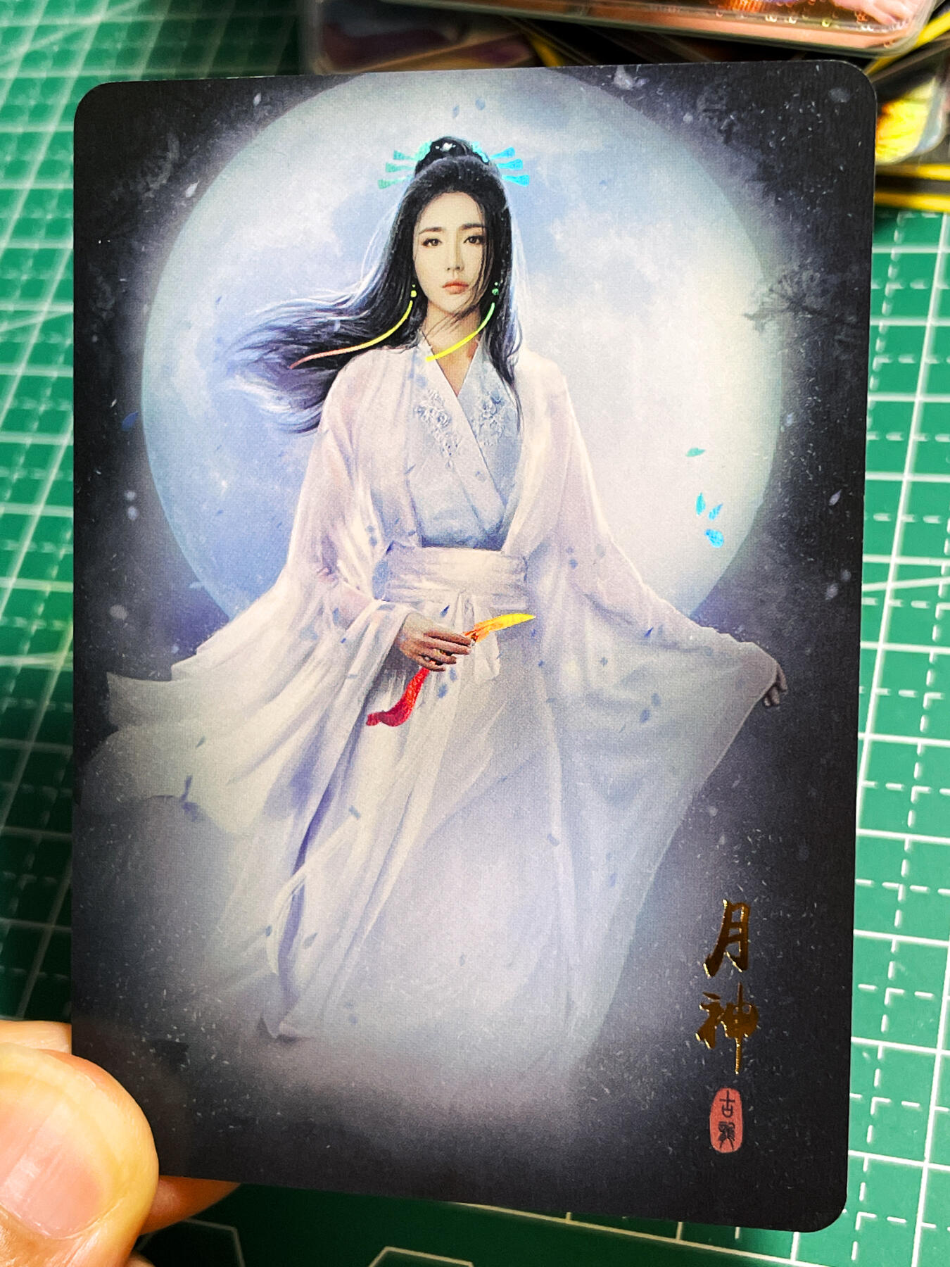 显眼宝22期 颜值精选·真 纵横卡牌 月神 远景一张   金彩工艺   63*88