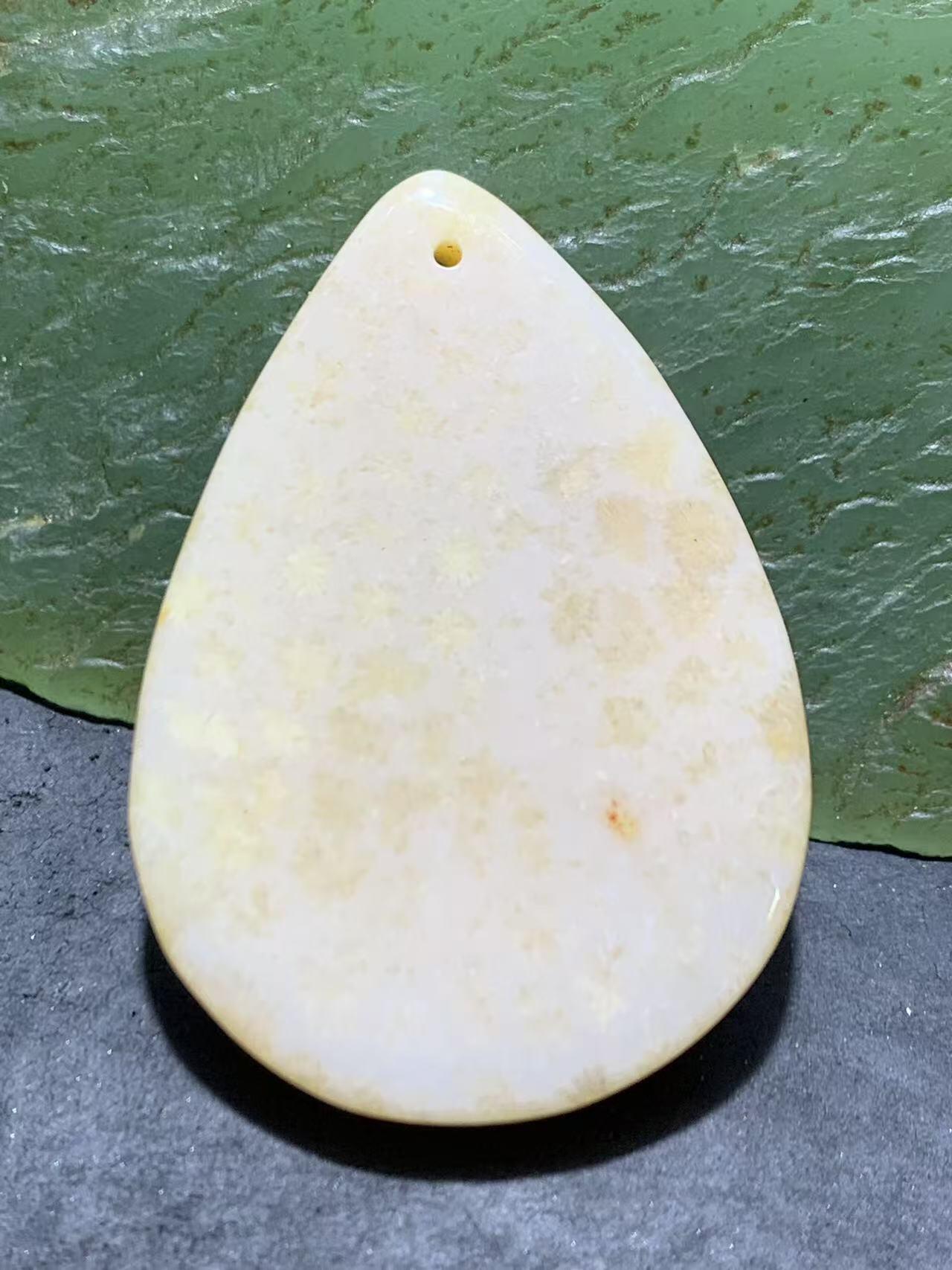 放福利！仅此一个，天然高玉化冰透小花珊瑚玉吊坠一个，