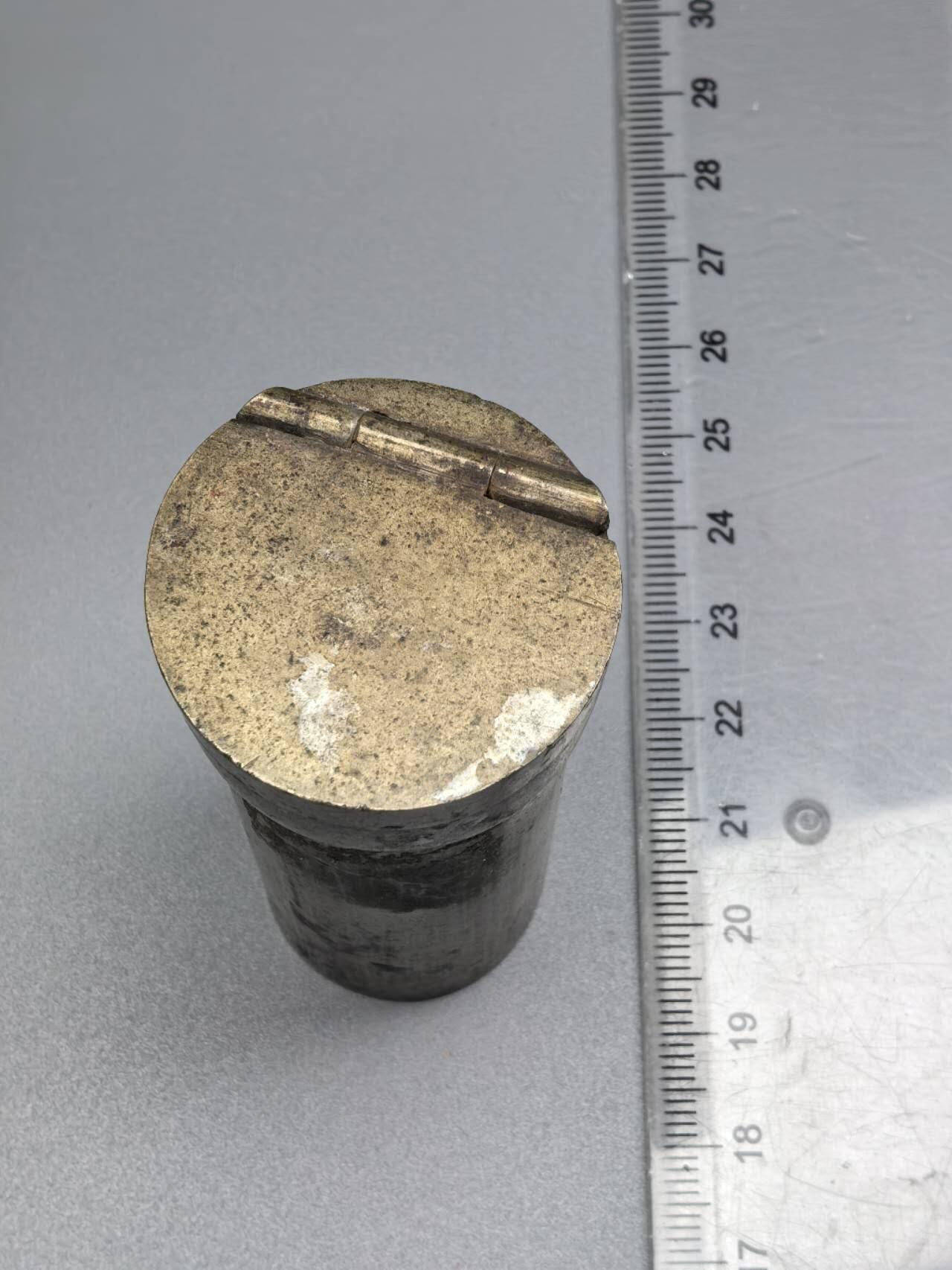 小驴勋章奖章收藏7月12日星期六晚18点拍卖（有偿代拍送拍规则在简介最后，参拍须阅读规则后再参拍，关系到运费包装发货时效真假辨别等关键信息） 随身金属墨盒