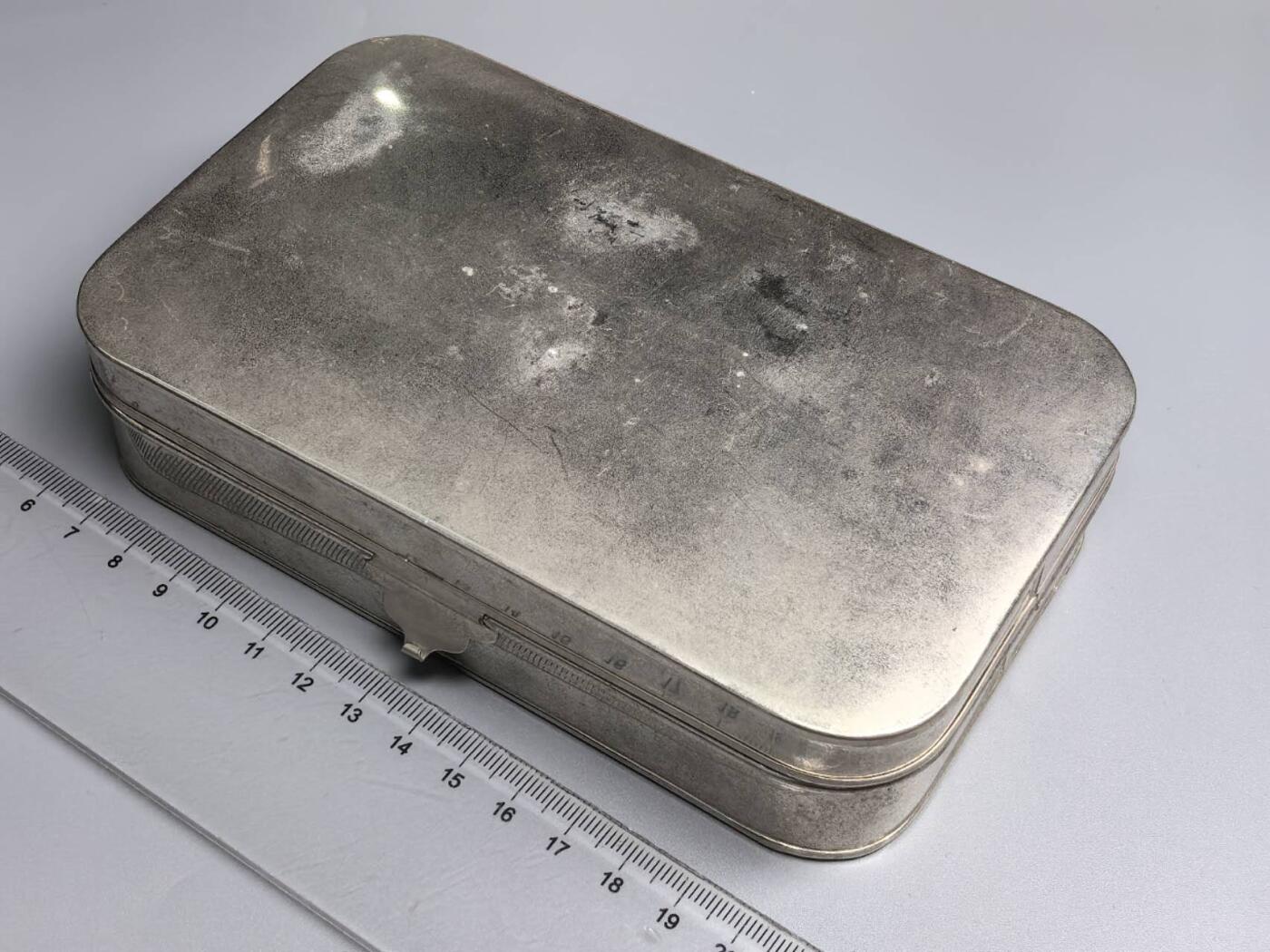 小驴勋章奖章收藏7月12日星期六晚18点拍卖（有偿代拍送拍规则在简介最后，参拍须阅读规则后再参拍，关系到运费包装发货时效真假辨别等关键信息） 日本陆军明治礼服肩章一对带金属盒，金属刺绣，好品