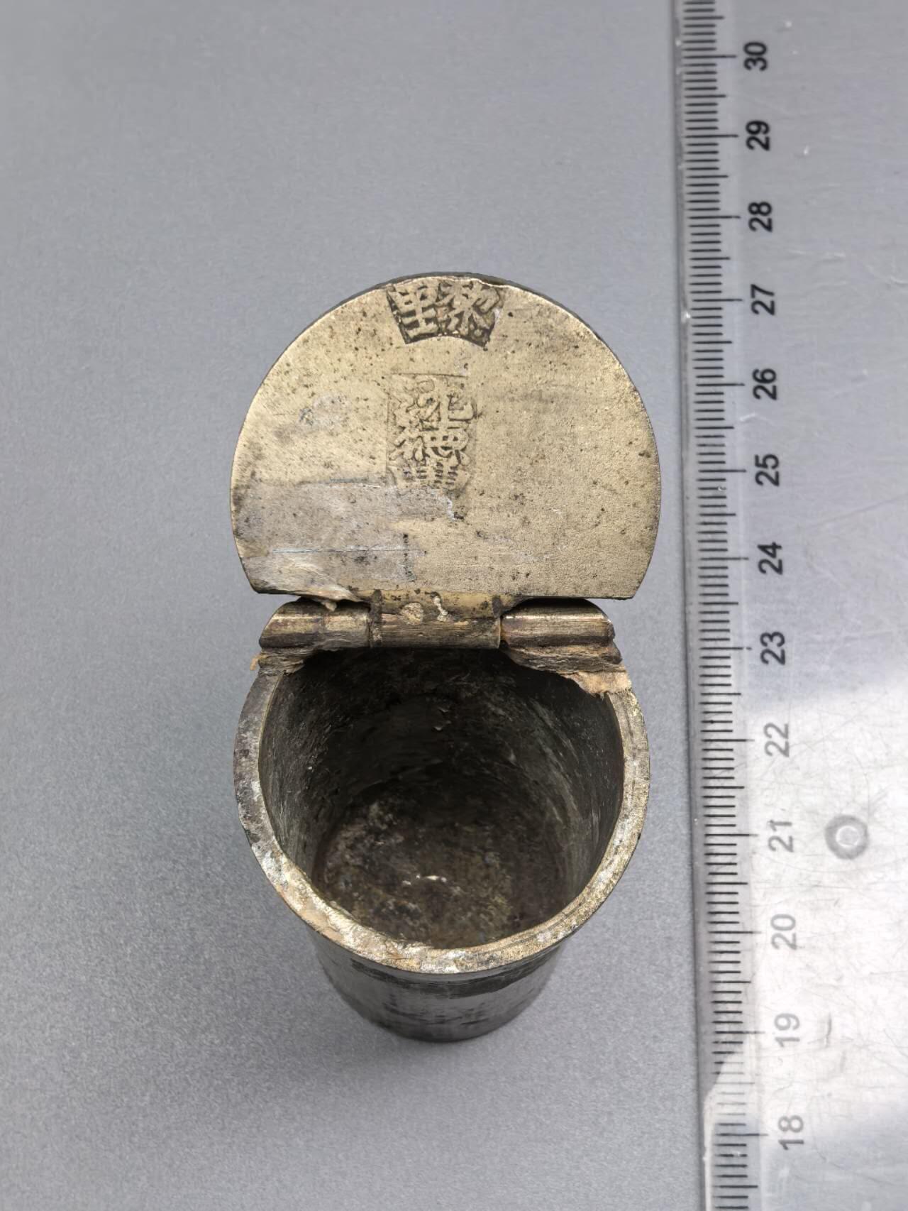 小驴勋章奖章收藏7月12日星期六晚18点拍卖（有偿代拍送拍规则在简介最后，参拍须阅读规则后再参拍，关系到运费包装发货时效真假辨别等关键信息） 随身金属墨盒