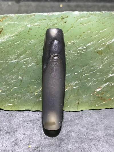 精美亚光高玉化墨色巴西玛瑙手工俏色巧雕无相佛意境桶珠一个！ - 精美亚光高玉化墨色巴西玛瑙手工俏色巧雕无相佛意境桶珠一个！