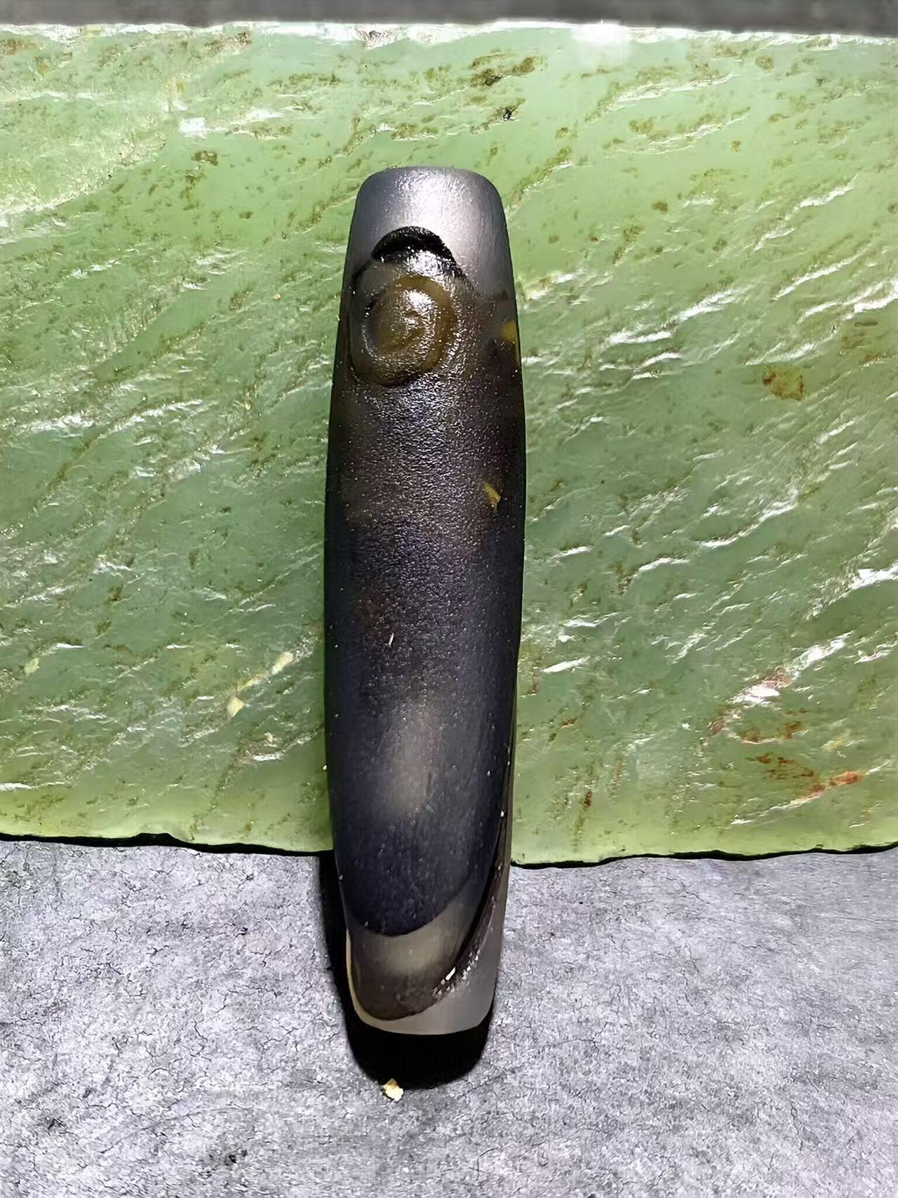 精美亚光高玉化墨色巴西玛瑙手工俏色巧雕无相佛意境桶珠一个！