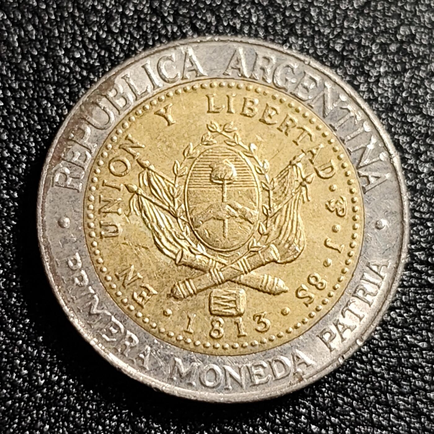 泉币菌-第49场-周末精品场 阿根廷1比索 双色币 23mm 五月革命 建国200周年纪念币
