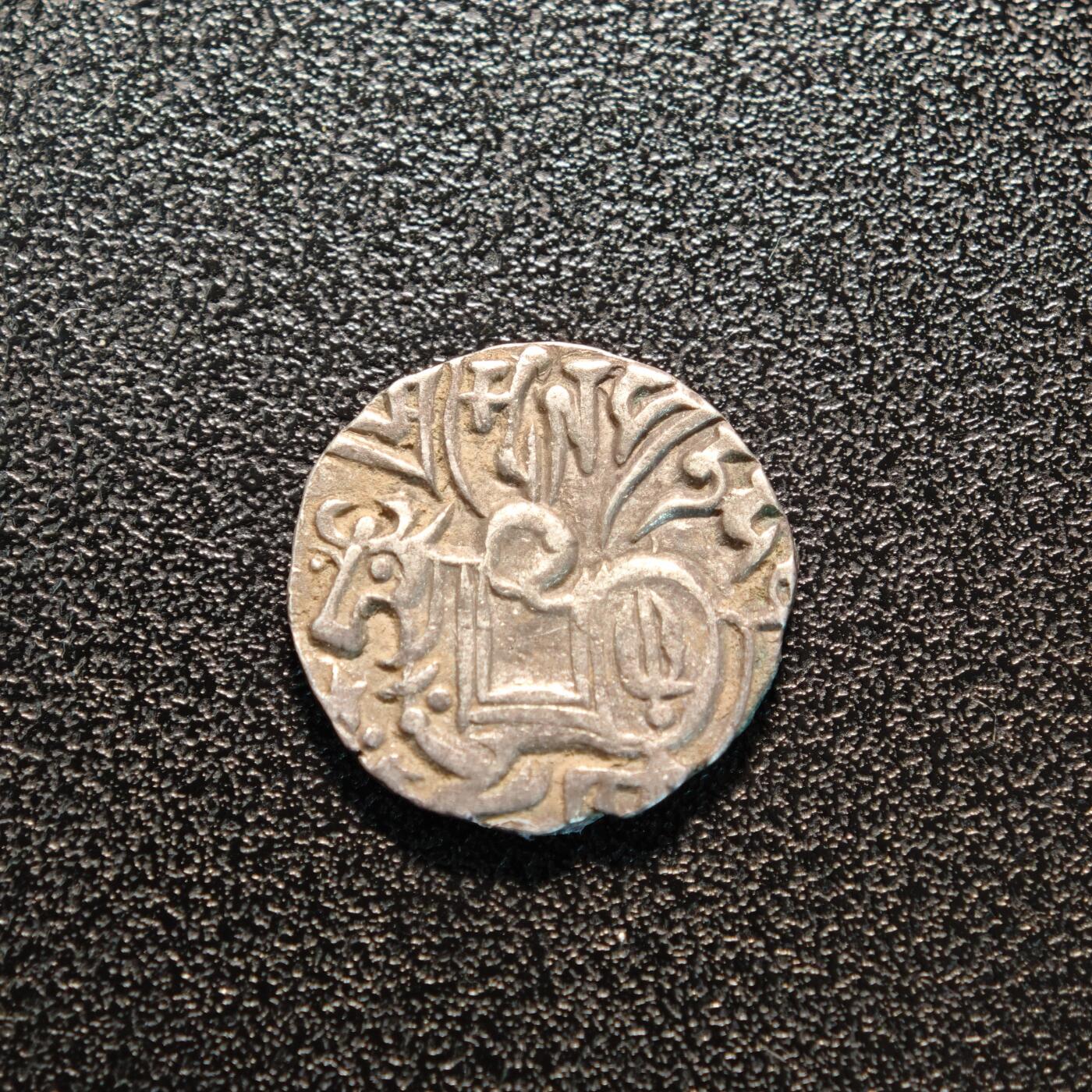 【德藏】世界币章拍卖第137期（拍品征集中~欢迎藏友联系） 750-1000年 萨西王朝瘤牛骑士银币 直径约：18mm；重约：3.4g