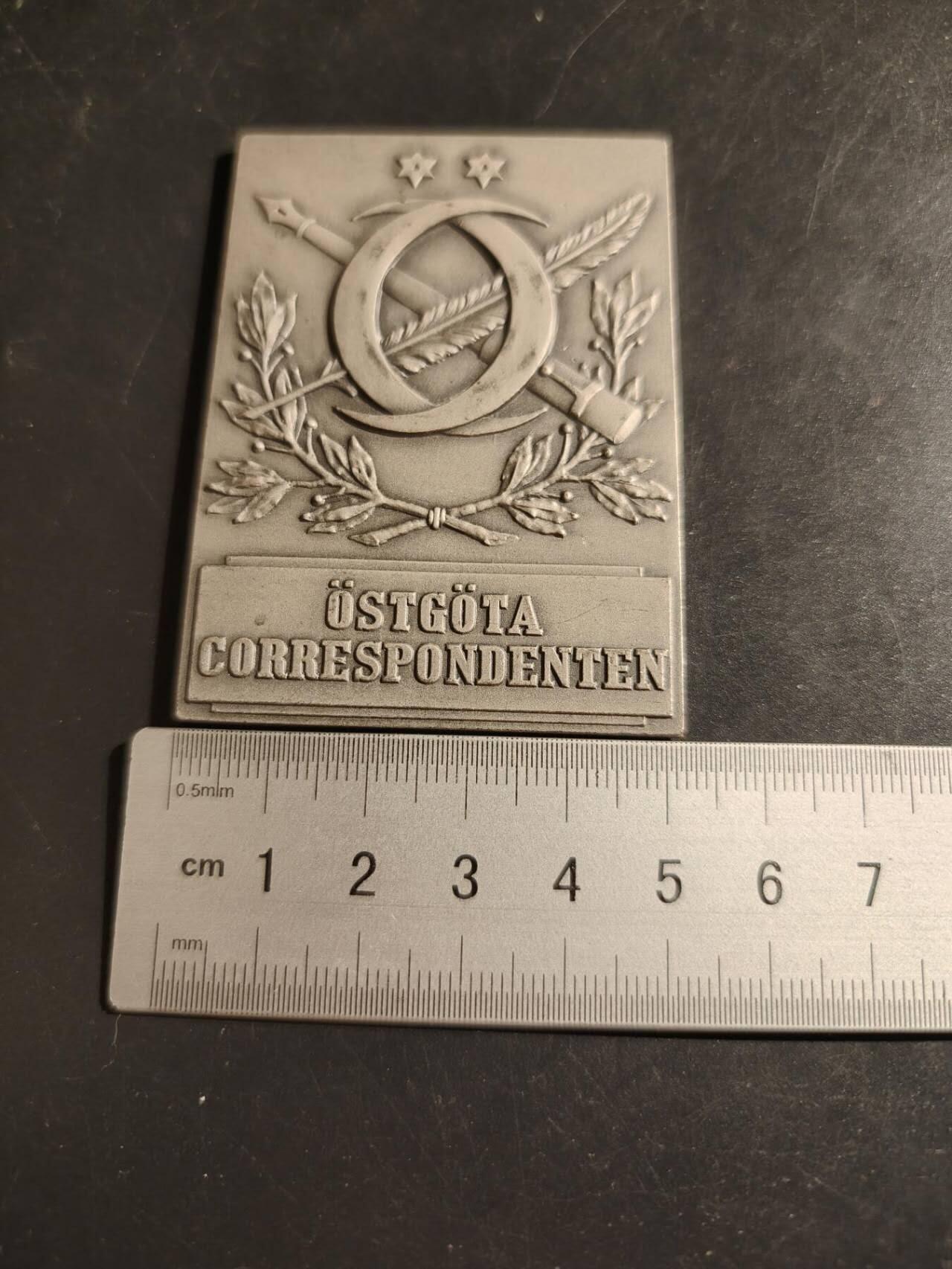 老王徽章第134期 瑞典东日德兰日报100周年方形镀银大铜章 尺寸73×52mm 重量93.7g