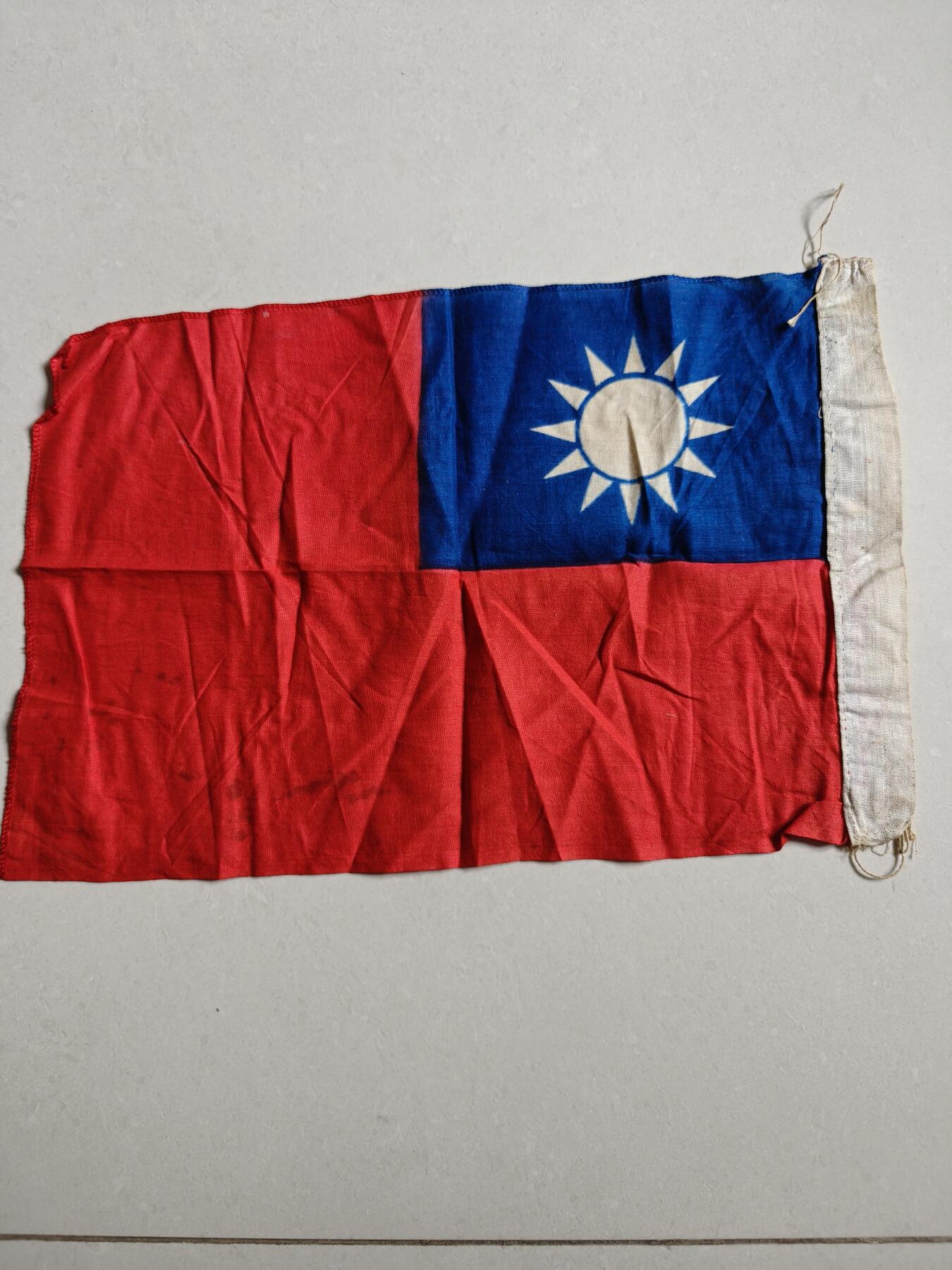 老王徽章第134期 国民政府旗帜   45年前后   丝质   尺寸35×23厘米